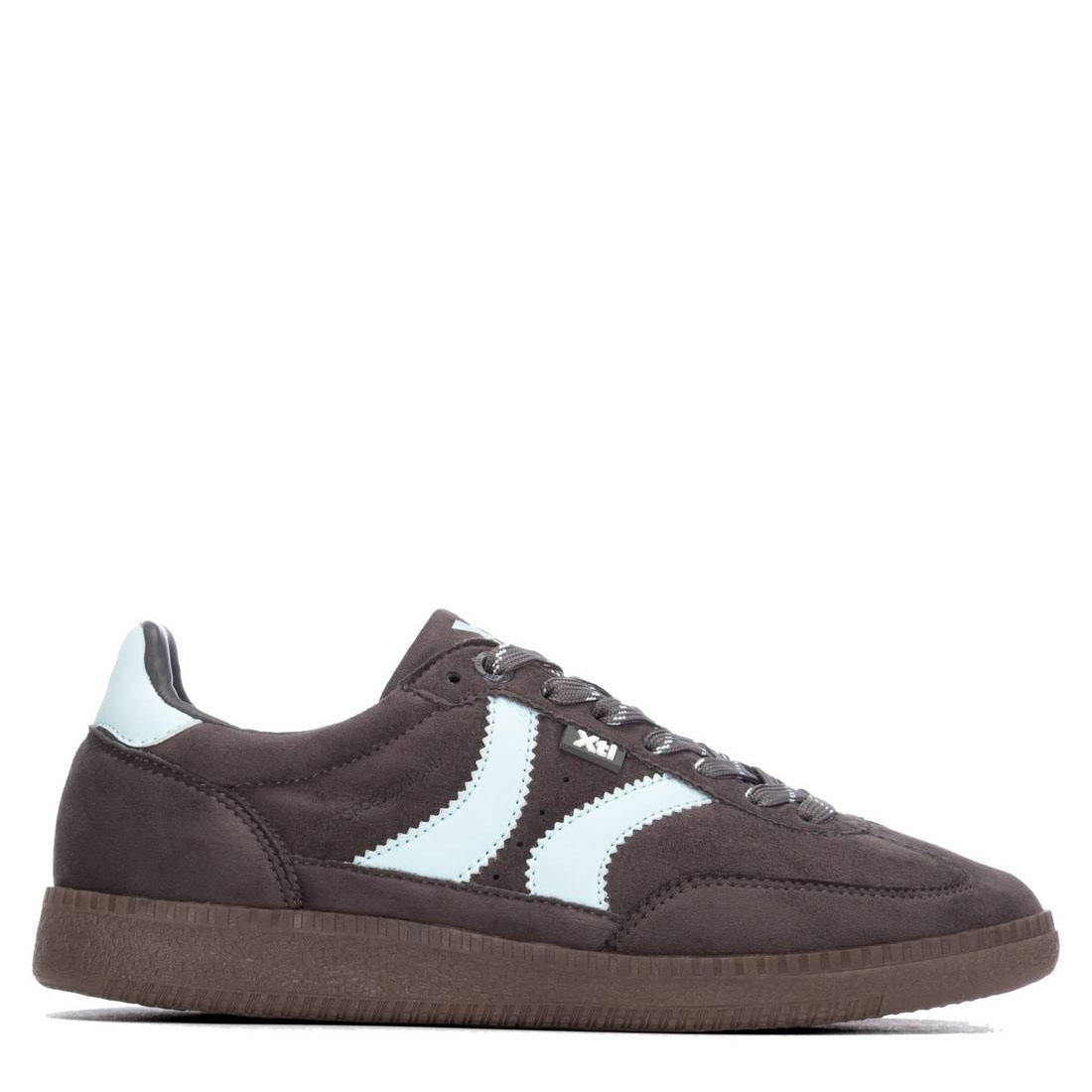 Xti Zapatilla en suave antelina 146125-GRIS , para Mujer