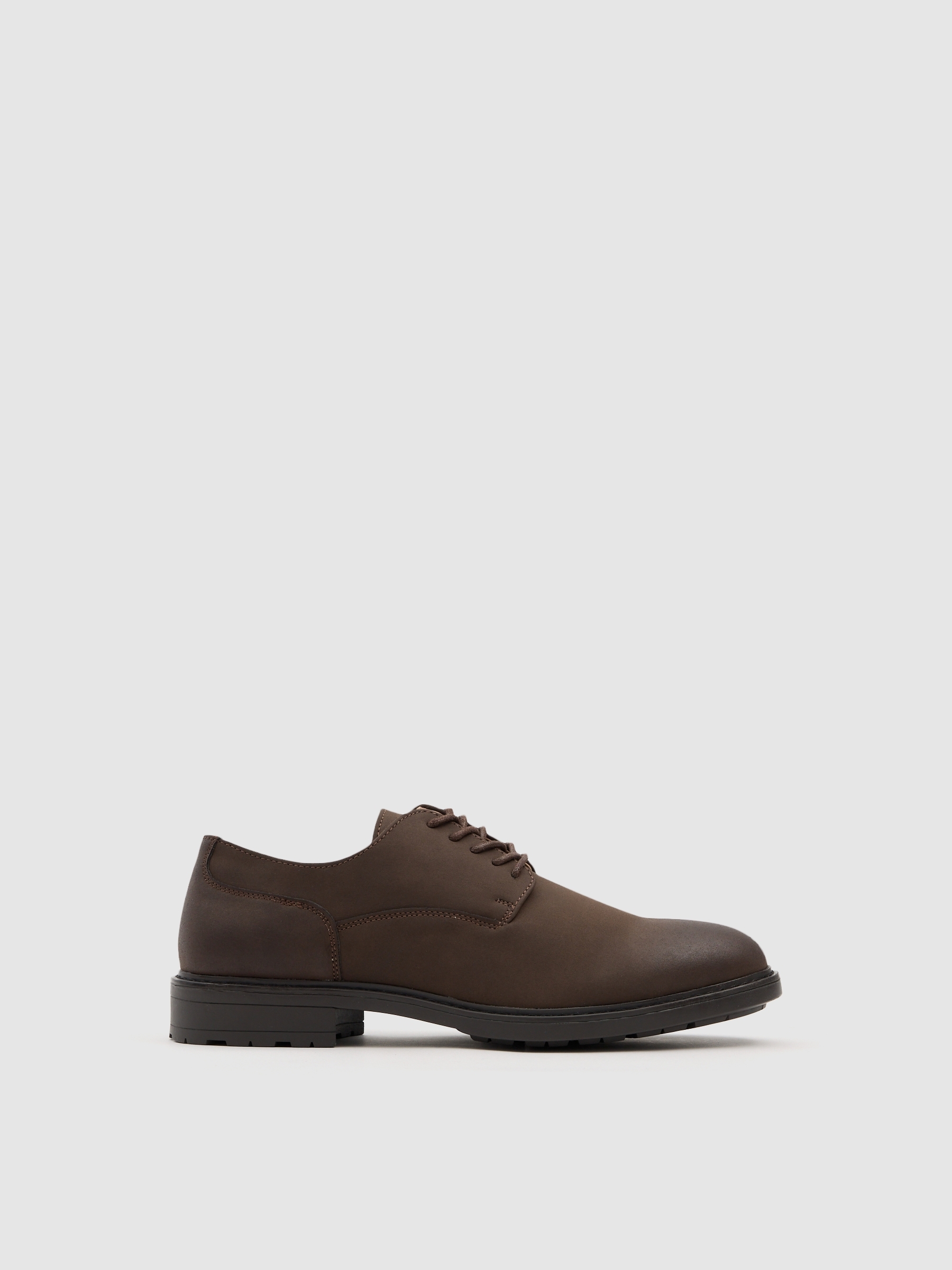 Zapato clásico con cordones, efecto piel y suela de goma; diseño sobrio y acabado liso para uso diario INSIDE