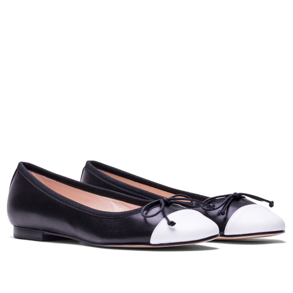Elegante Bailarina de Napa Negra y Blanca - Tacón 5mm - Calidad Artesanal Española - Disponible en Tallas 35 a 42 - Diseño Exclusivo con Materiales Premium - Comodidad y Estilo para Todo el Día