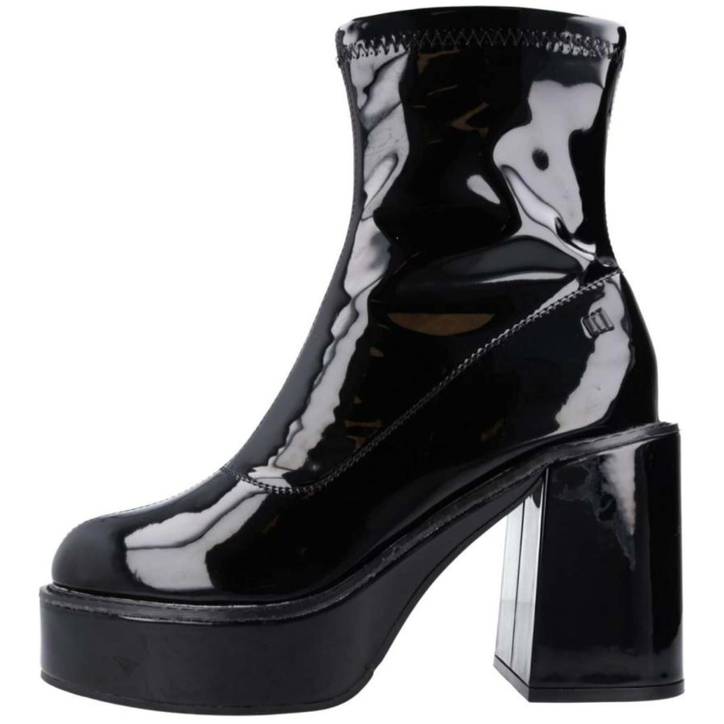 Botines marca Mustang modelo 53004 C18967 para calzado mujer en color negro