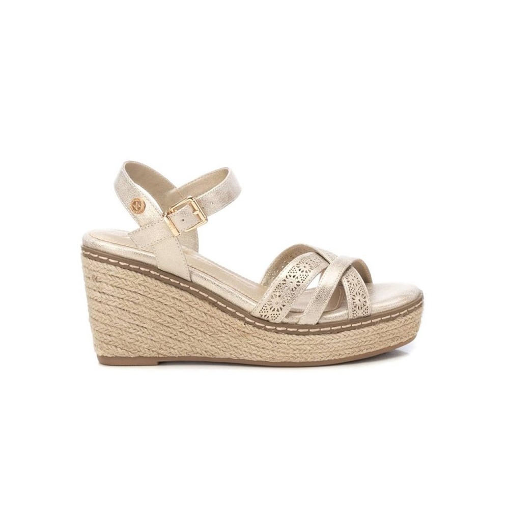 Cuñas XTI 144117 para Mujer en Color Oro - Sandalias de Plataforma Cómodas y Elegantes