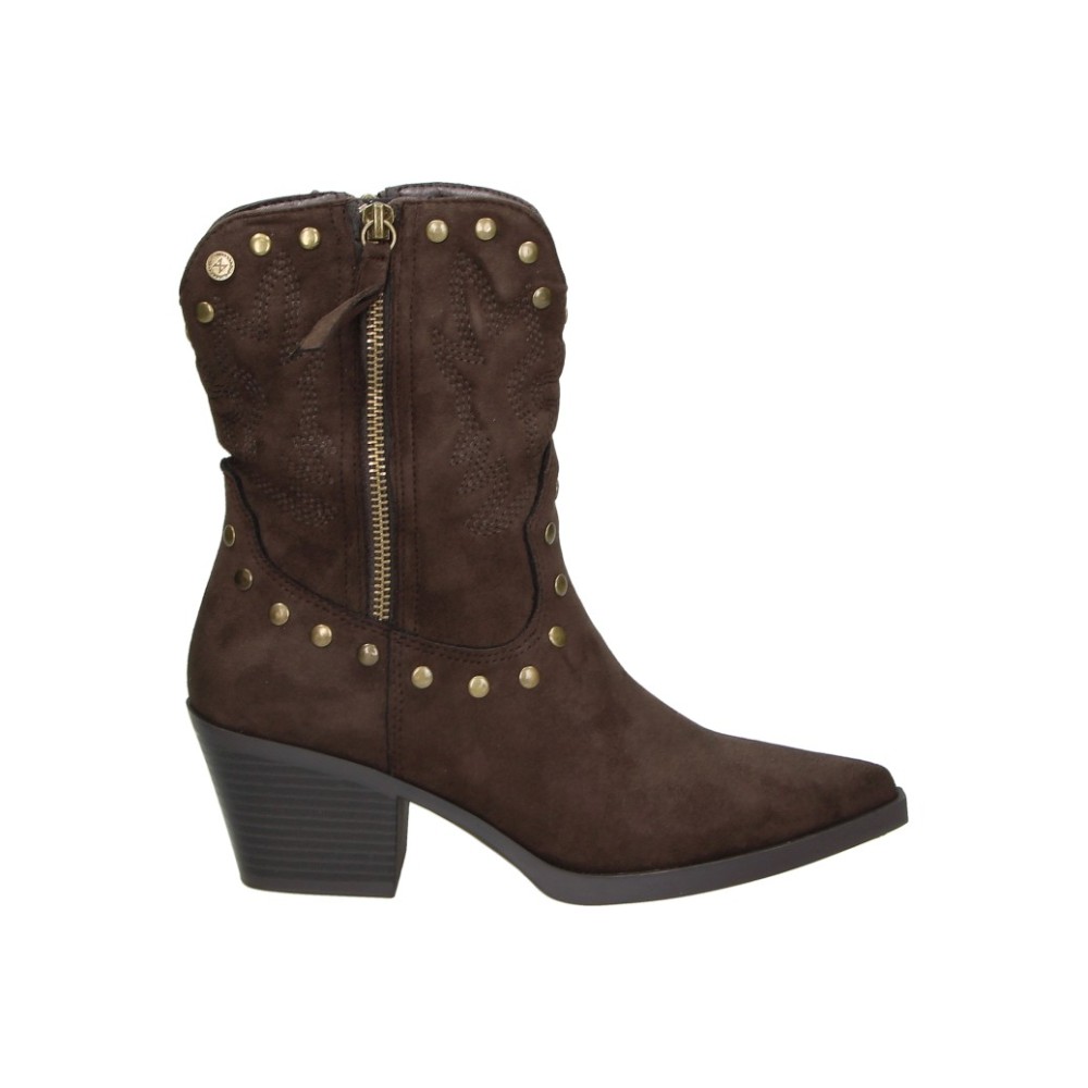 XTI | Botines de Tacón XTI para Mujer – Botines en Marrón con Detalle de Tachuelas – Botines con Doble Cremallera Lateral – Tacón Medio y Cómodo – Vegan – Modelo 146507