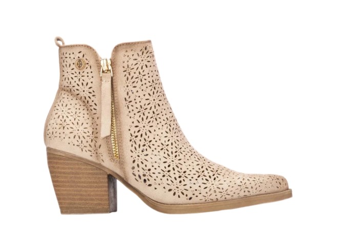 Botín Xti 145037 Mujer: Elegancia Floral y Estilo Cowboy en Beige, con Diseño Troquelado y Tacón de 7 cm, Antelina Vegana Certificada, Doble Cremallera Funcional para Comodidad y Seguridad Antidesliza