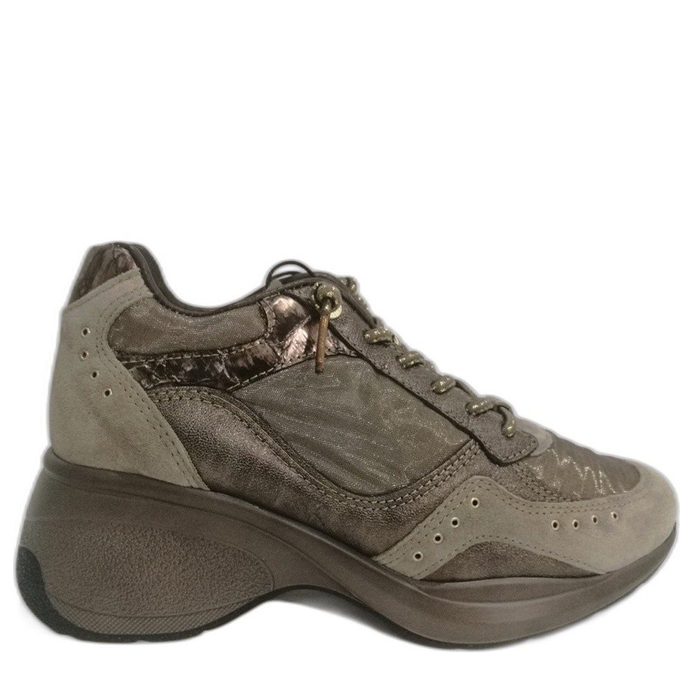 Cómoda  1414 ANTE MARRÓN KAKI: zapatillas con cordones elásticos, plantilla acolchada y suela de goma ligera. Confort desde el primer uso. ¡Cómpralas! Altura Tacón bajo (1-3 cm) Referencia