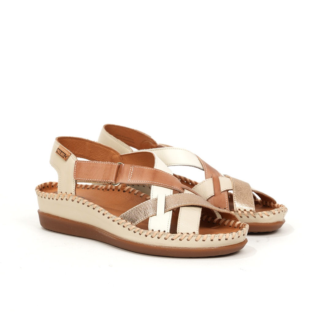 Sandalias Pikolinos modelo Cadaques en color Beige