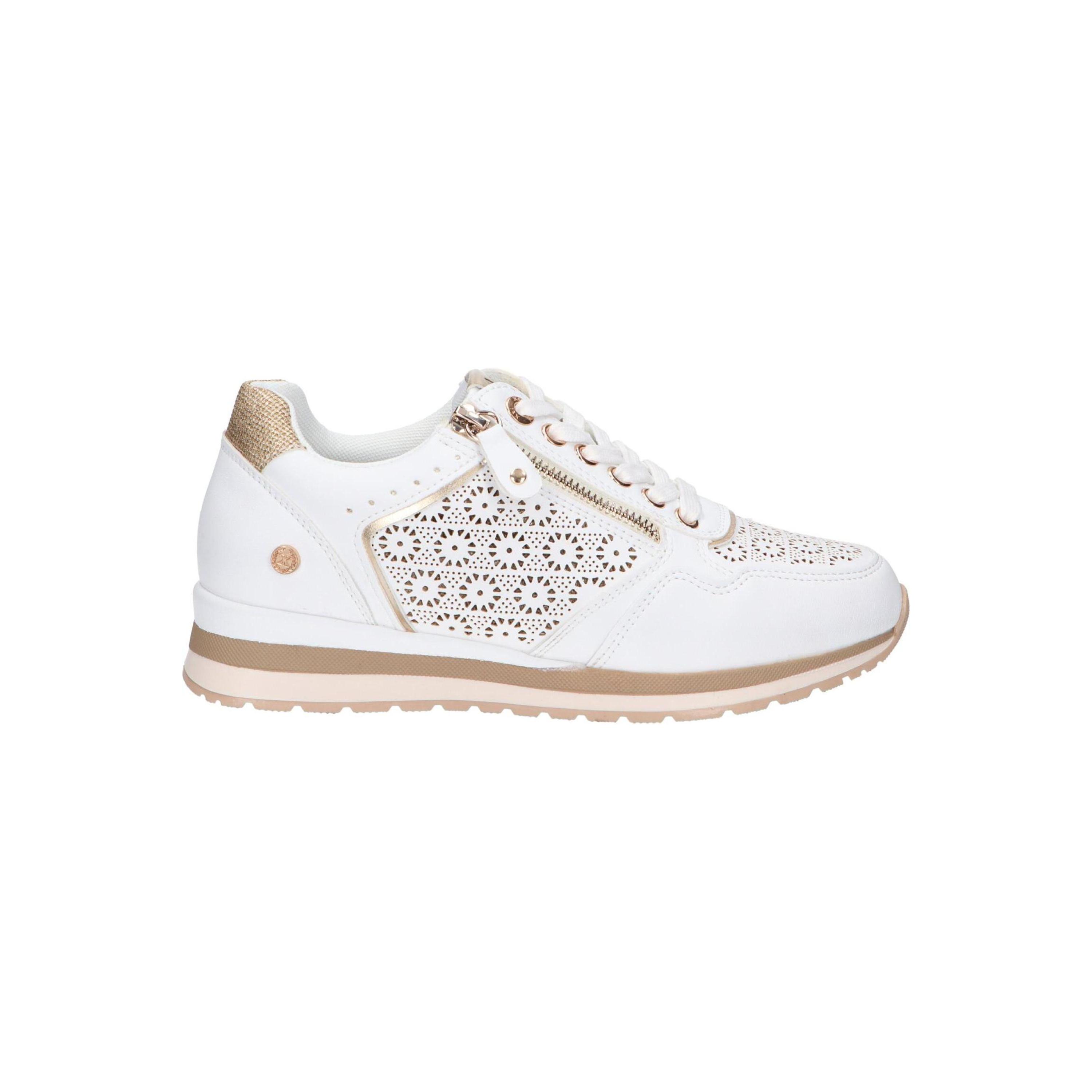 Xti women's casual shoes in white, made of synthetic leather and textile lining, lace-up with closed toe, ideal for spring-summer, comfortable women's shoes for versatile daily wear, perfect footwear for women seeking style and comfort.