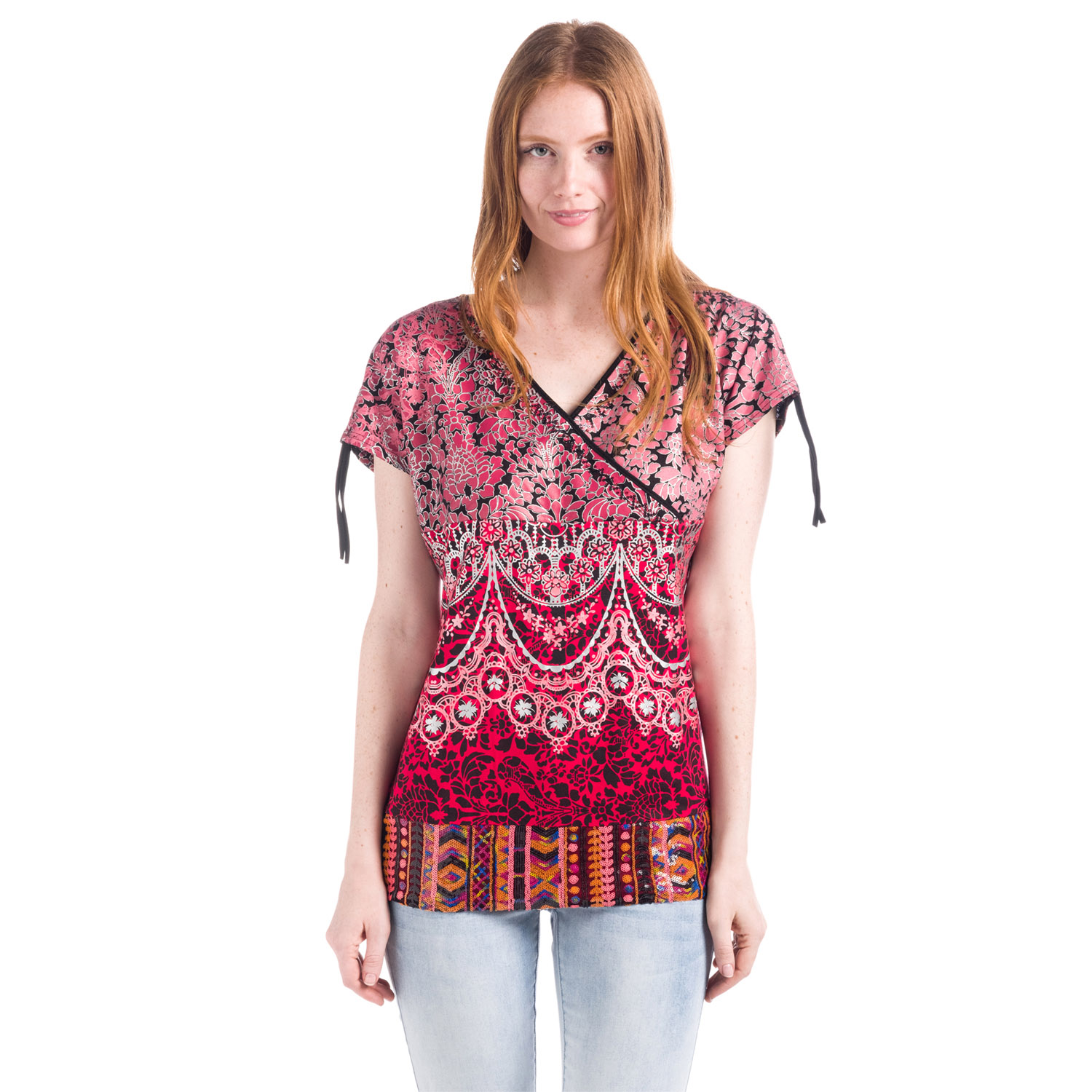 Koroshi - Top manga corto mujer con cuello pico cruzado y estampado étnico en viscosa fluida, ideal para look boho veraniego