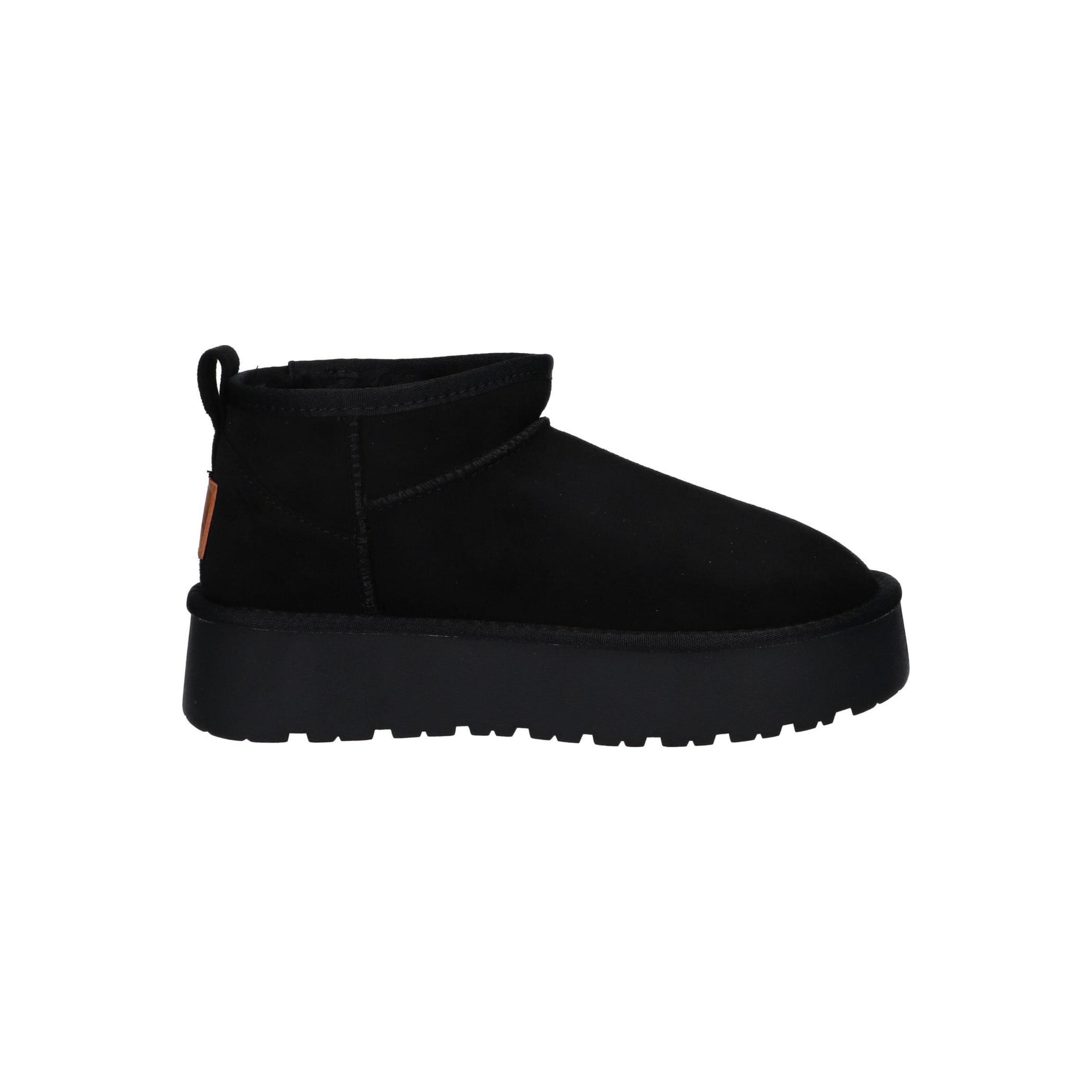 Botas para mujer Xti en color negro