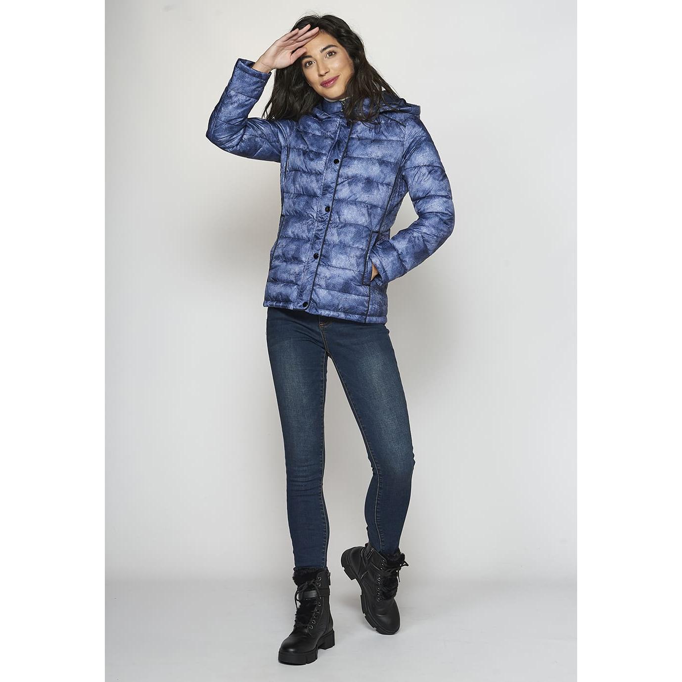 Koroshi - Parka corta de plumas con estampado vaquero para mujer, acolchada en 100% poliéster, capucha integrada y doble cierre, azul oscuro