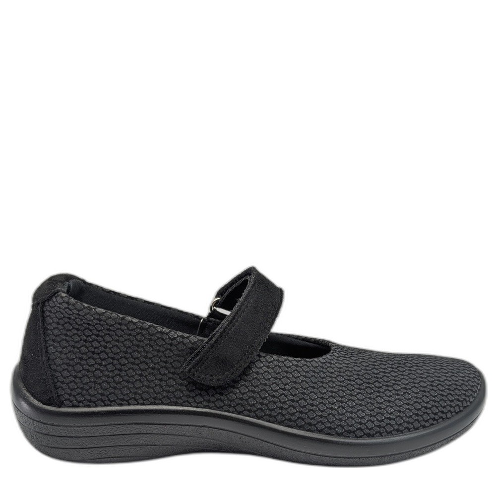 Cómoda  ESTRELA LICRA NEGRA: bailarinas veganas en licra negra, suela PU inyectado y velcro. Confort desde la puesta, ligeras y sin rozaduras. ¡Cómpralas! Altura Tacón bajo (3-5 cm) Referencia