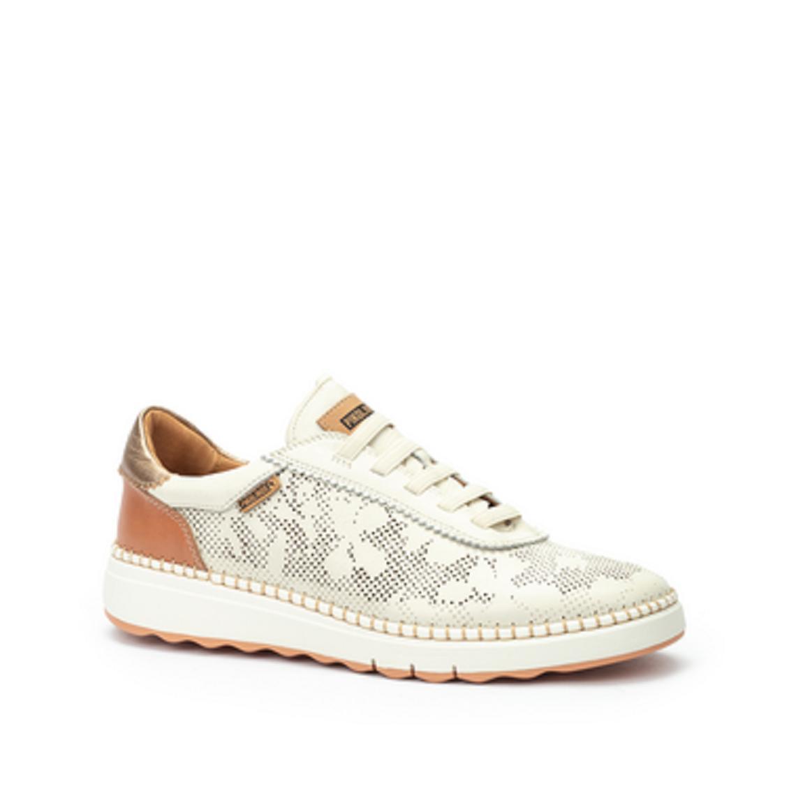 Pikolinos Arenas W0C-6621 para mujer con un estilo único y cómodo para disfrutar todo el día. Con plantilla extraíble y suela extra ligera, cordones elásticos.