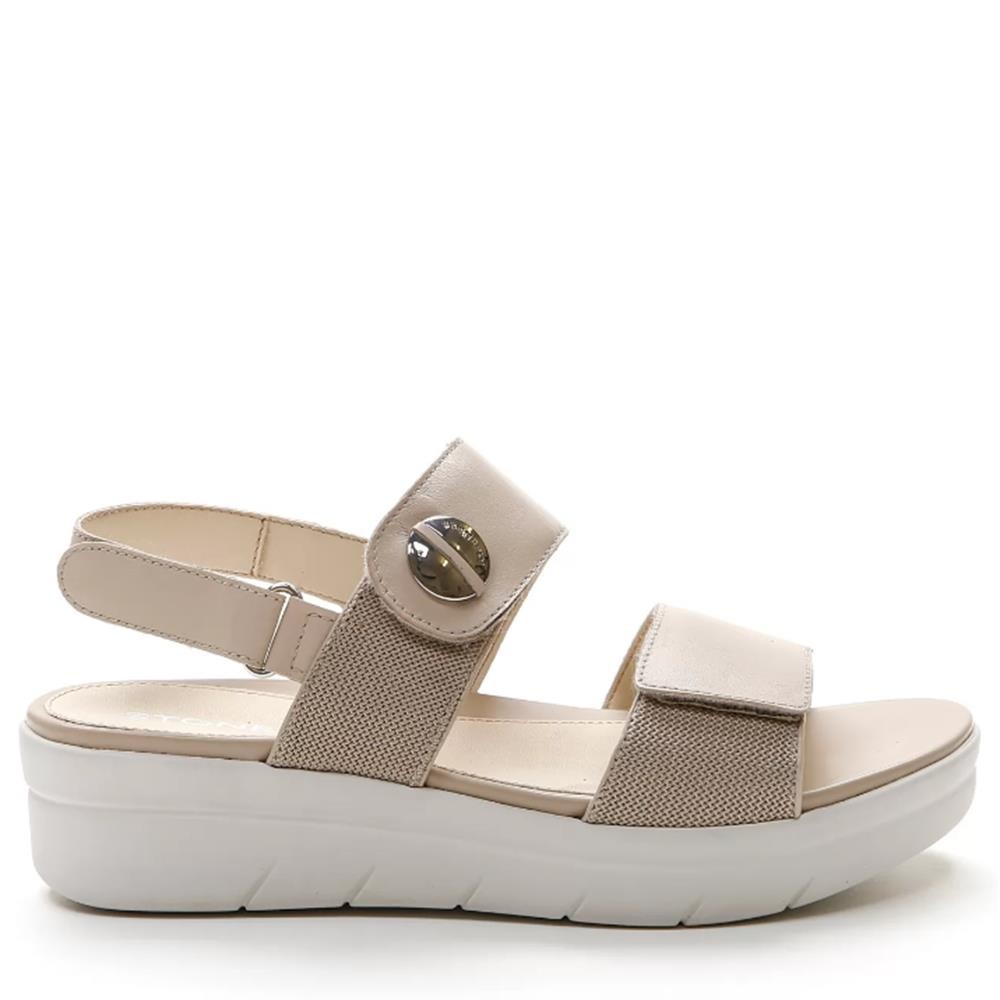 Cómoda  Cómoda y elegante sandalia mujer de Stonefly AQUA III-20 en suave piel  beig. Ajuste tiras de velcro. Cuña con plataforma con tecnología BLUSOFT amortiguación. Altura Tacón bajo (3-5 cm) Referencia 216158-016