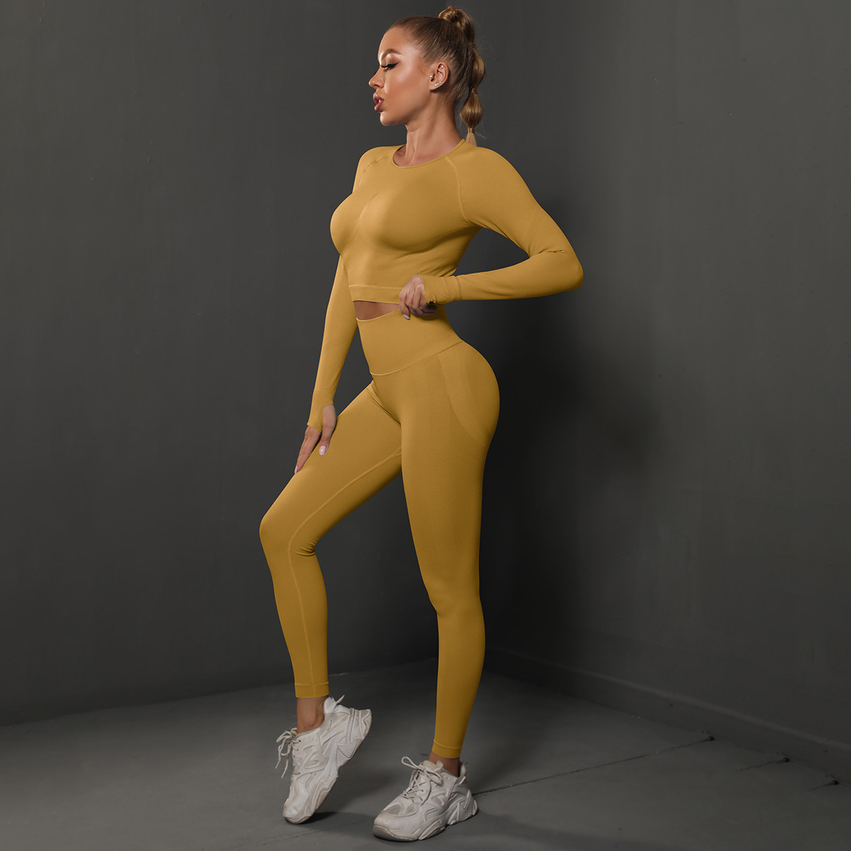 OmHO 2025 Nuevo producto Traje de Yoga de Elevación Flaco de melocotón plisado sin Costas