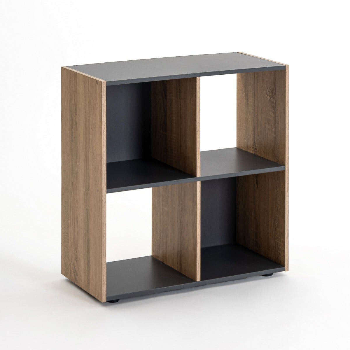 Estantería Cubo con 4 huecos de laminado gris y roble de 62x60x30 cm Tablero laminado de 12 mm. Soporta 10 kg por balda. Patas regulables en altura. Medida interior de cada hueco: 28x29x28 cm CasaSelección