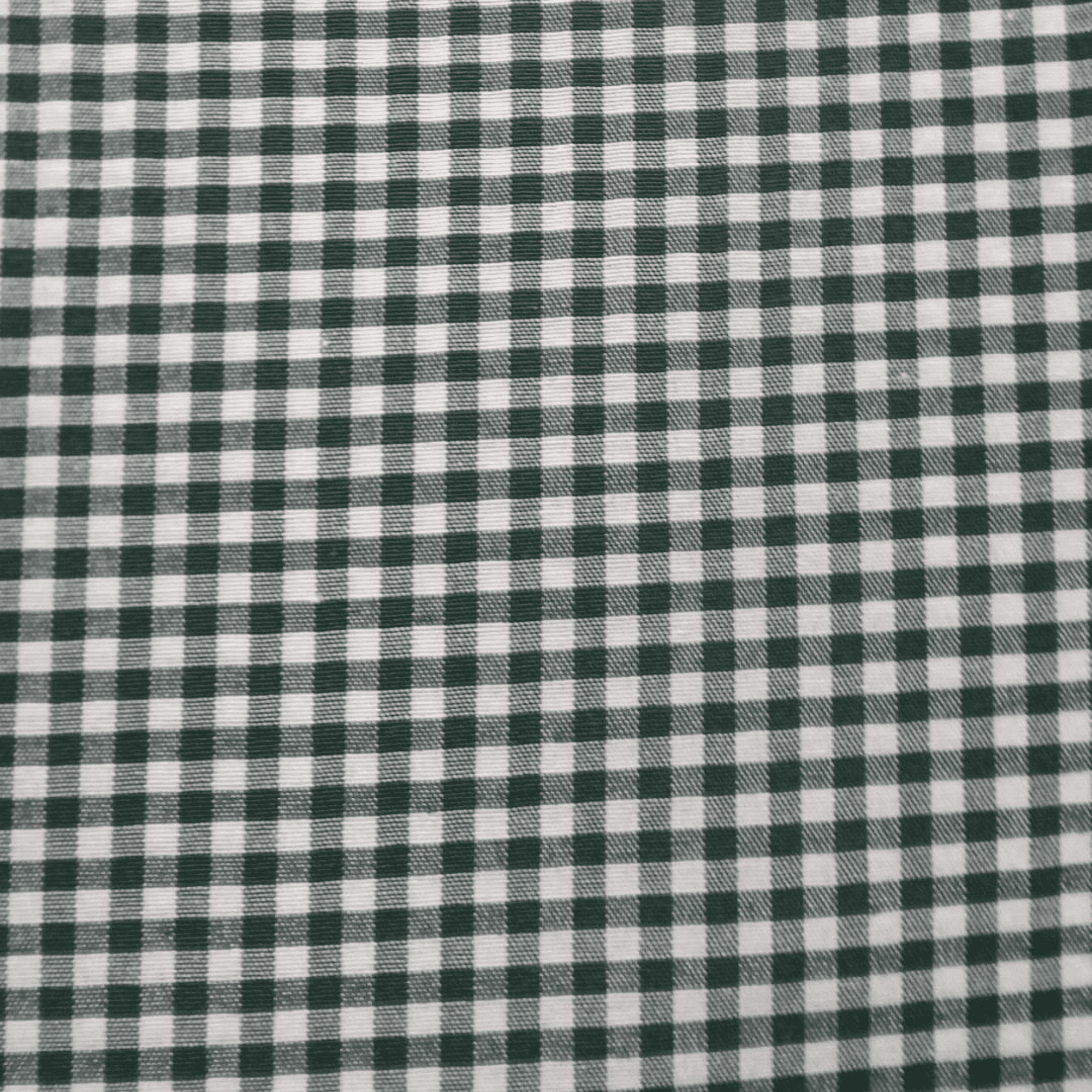 Tela a cuadros pequeños en varios colores. Ancho 2.80 metros. Largo a escoger de 1 a 1 metro en una sola pieza continua. Para costura, manualidades, mantelería, decoración, tapizar, forrar... Lavable.