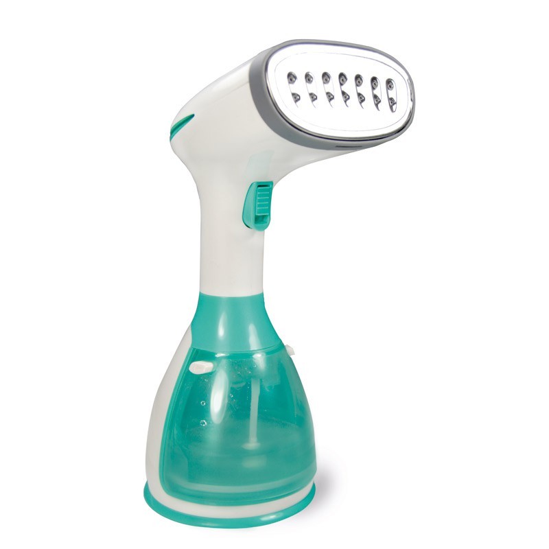 Plancha de vapor vertical Jocca con mango ergonómico para eliminar arrugas, desinfectar y desodorizar la ropa. 1500W de potencia, sistema anti goteo, calienta en 45 segundos, capacidad de 280 ml, pesa solo 1kg y viene con accesorios