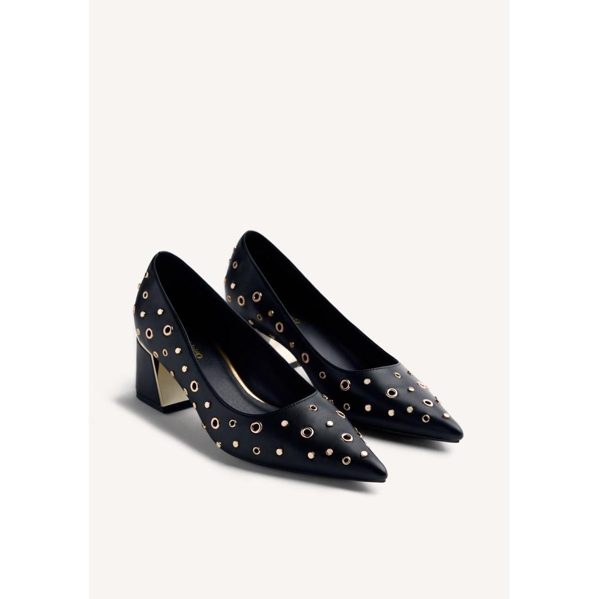 Zapatos Tacón marca GIOSEPPO para mujer en color negro. Zapatos de salón negros con tachas doradas GIOSEPPO, punta afilada y tacón ancho con detalle metálico