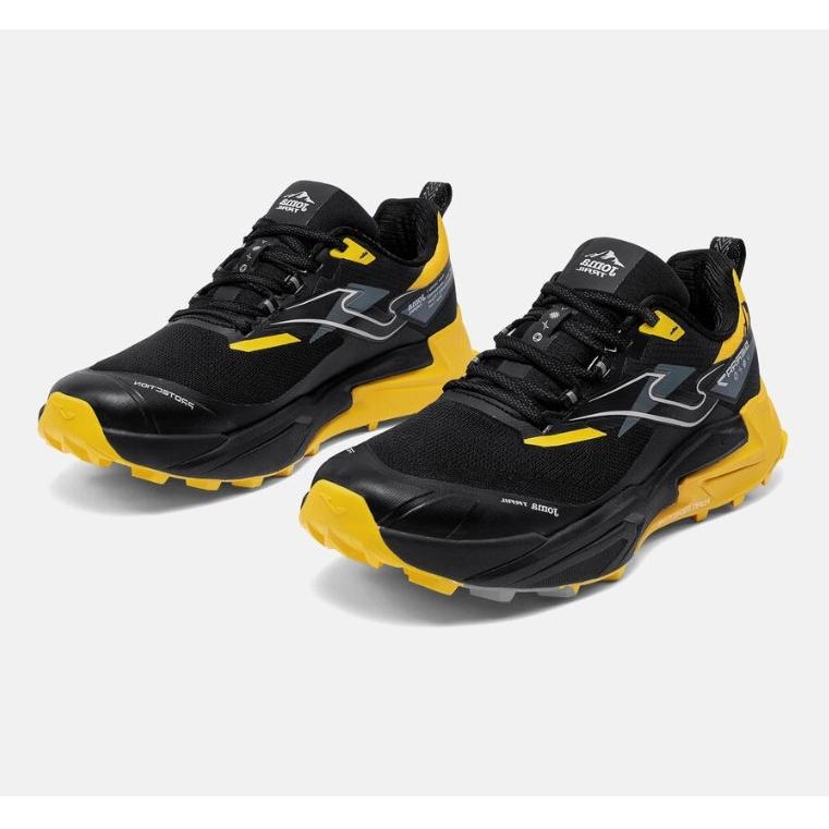 Deportivos marca JOMA para hombre en color negro. Calzado trail running Joma Sierra, VTS, FOAM REACTIVE, DURABILITY, estables y amortiguadas