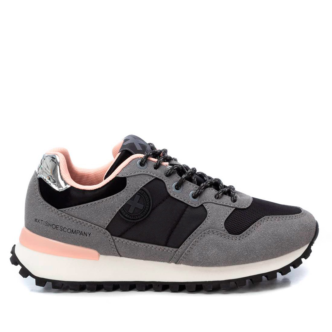 Shoes Deportivas marca Xti para mujer en color negro