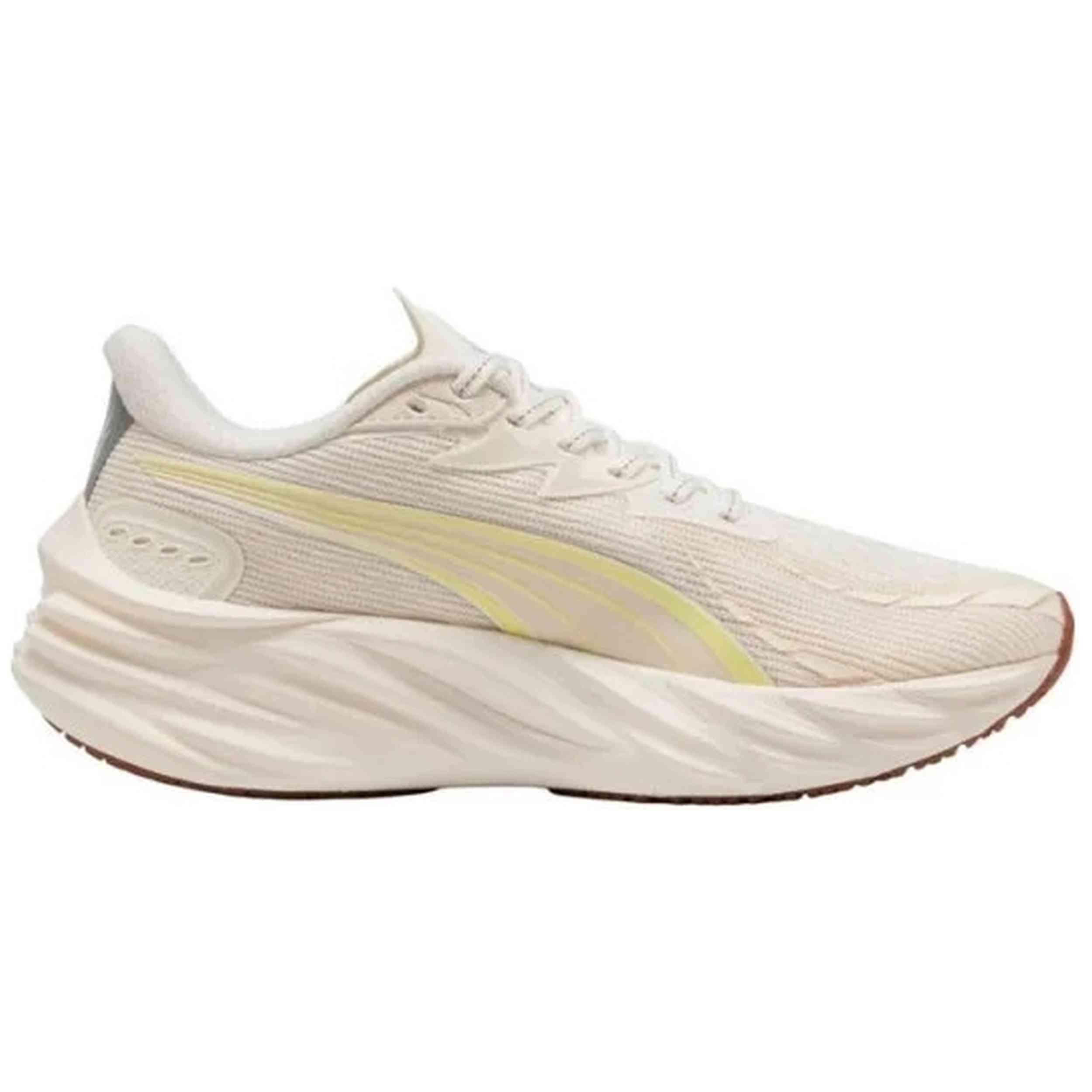 Calzado Puma en color Beig