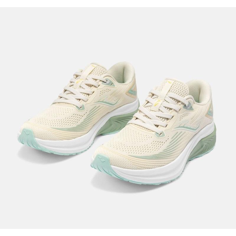 Deportivos marca JOMA para mujer en color beige. Calzado running  Joma Victory, VTS transpirable, SPORTECH, phylon ligero, drop 8 mm y suela DURABILITY