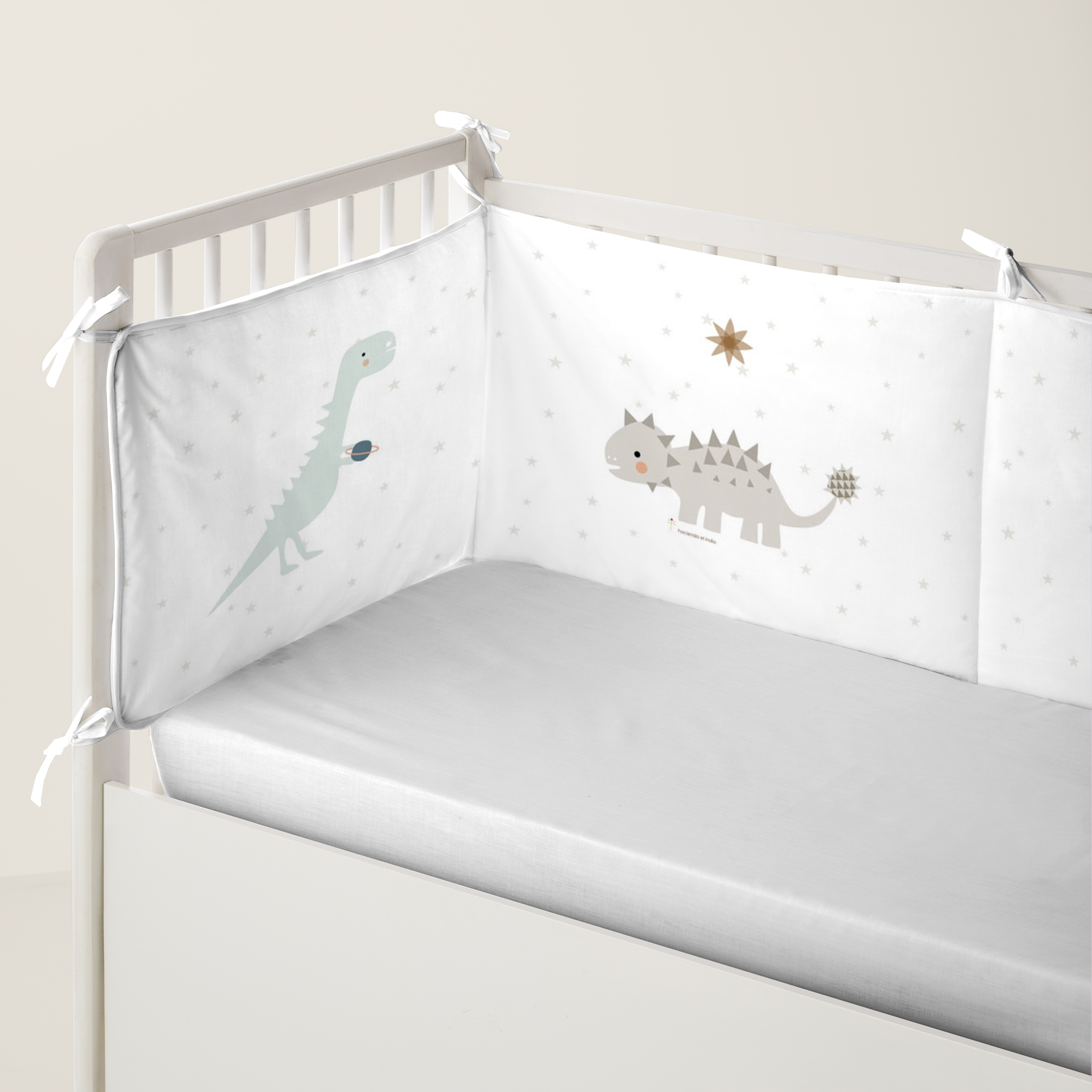 HACIENDO EL INDIO - Protector de Cuna Chichonera 100% Algodón - Protector Acolchado Antigolpes con Cintas de Sujeción - Medida 60x60x60+40 cm - 32 Modelos - Fabricado en España
