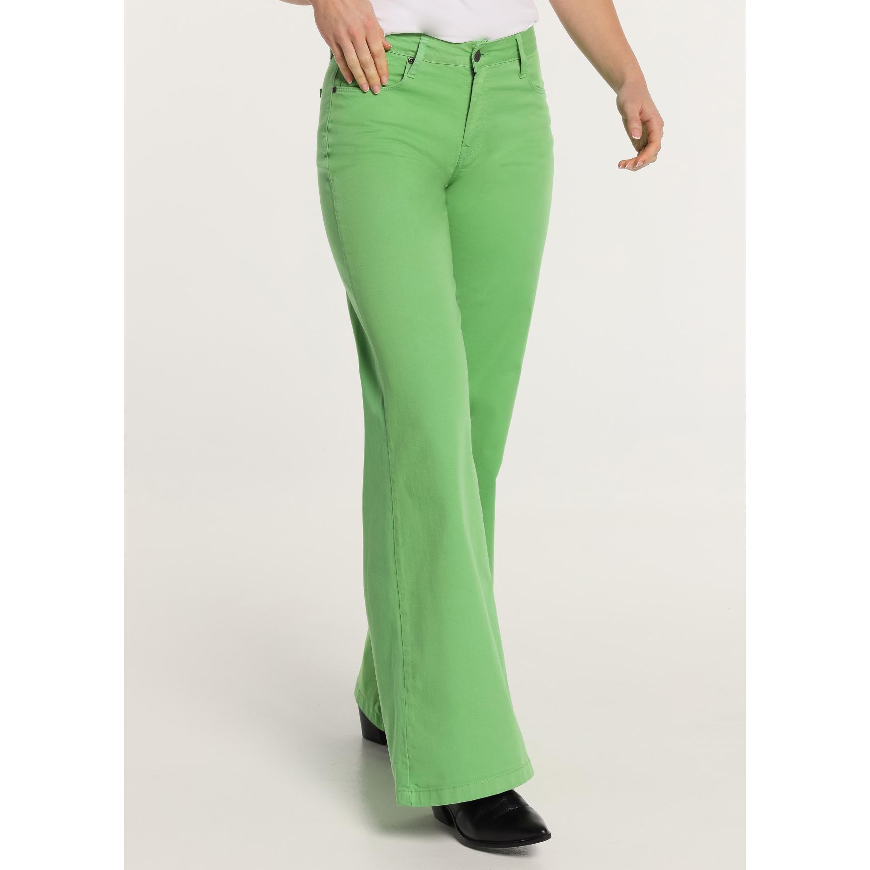 Pantalón de color Cimarron modelo Celia para mujer · extra flare · tiro corto · versatilidad diaria- Tallaje en Pulgadas