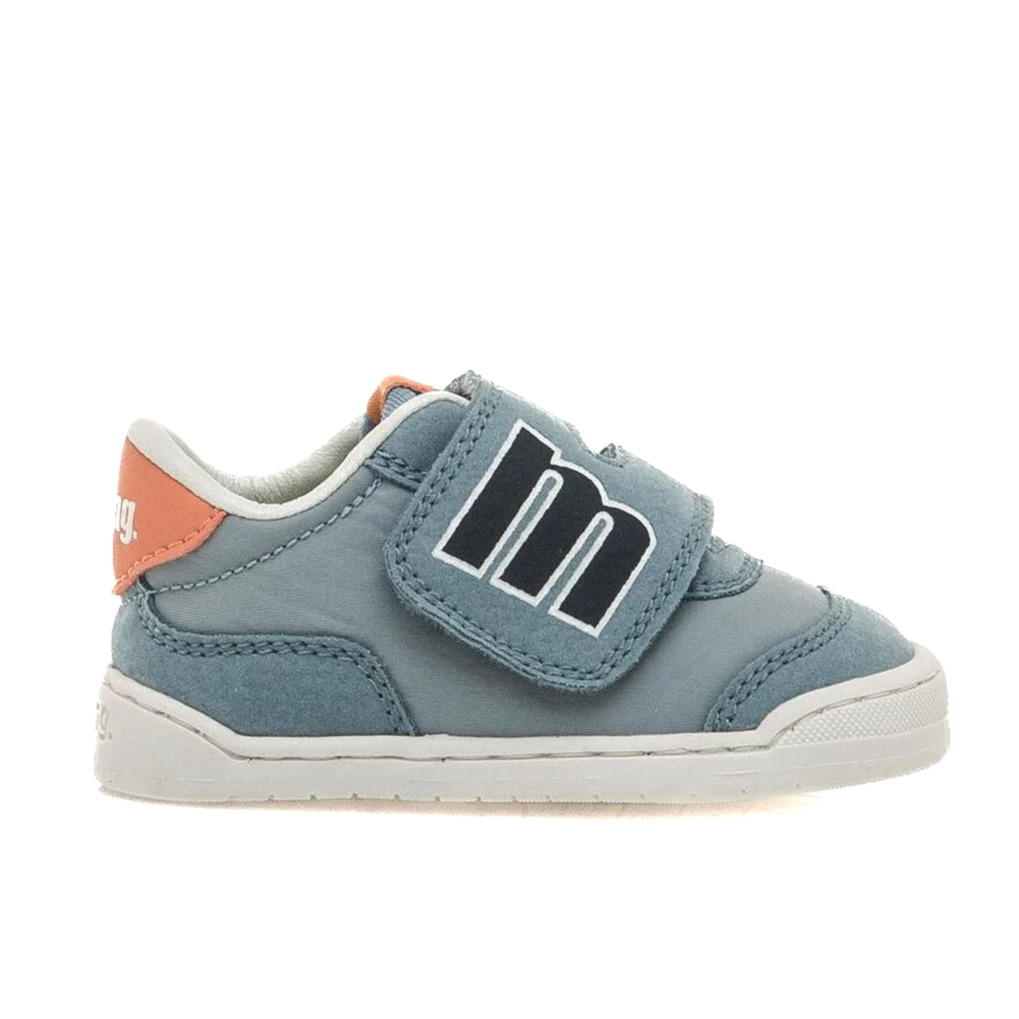 Zapatillas barefoot MUSTANG FREE 48934 con velcro en azul y rosa.