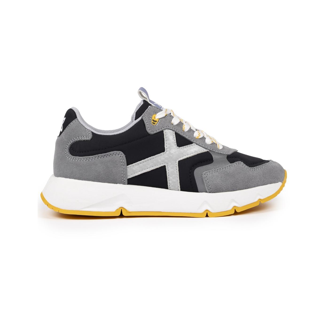 Zapatillas munich mamba 10 negro de mujer.