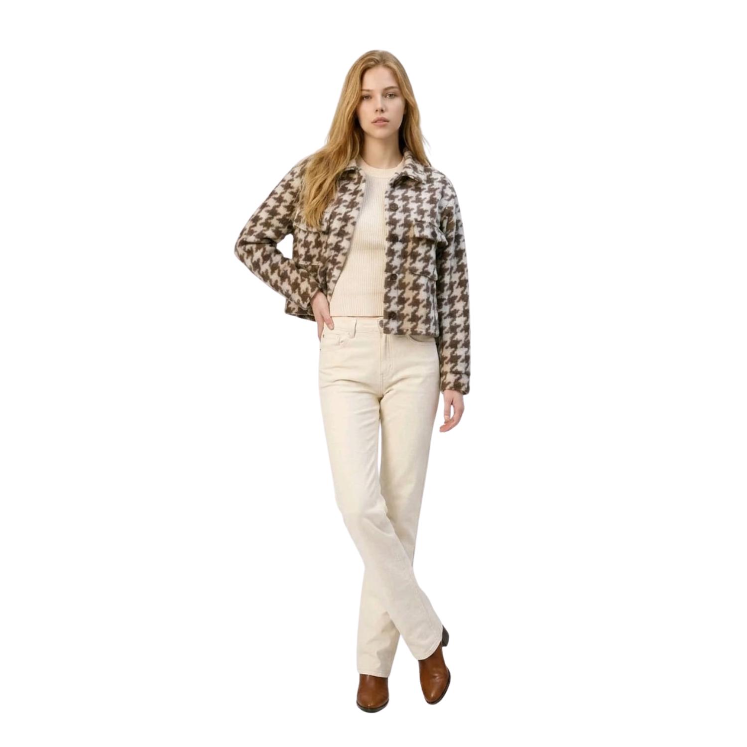 Chaqueta corta de mujer con estampado pata de gallo. Diseño elegante, versátil y moderno. Ideal para looks urbanos o de oficina Banbat- REF: 11477