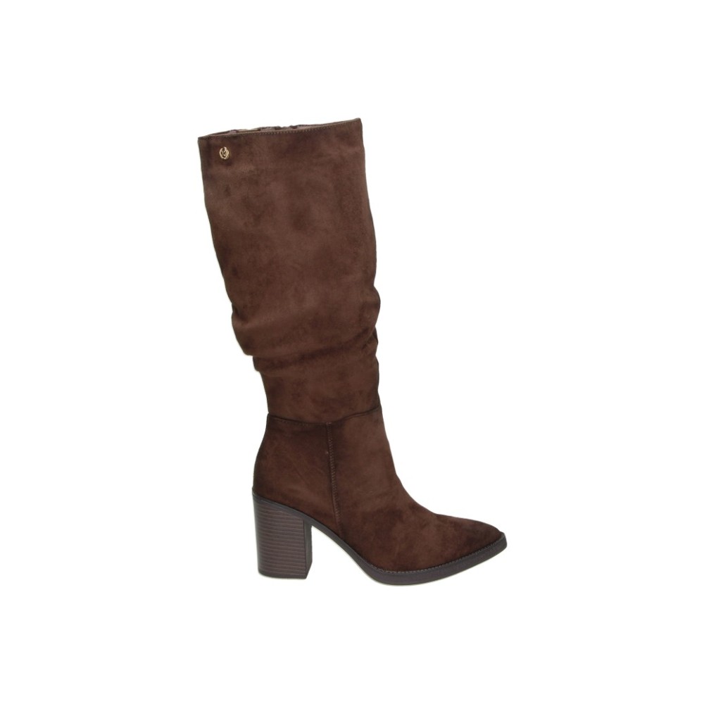 XTI | Botas de Tacón XTI para Mujer – Botas Altas en Color Marrón con Cremallera Lateral – Tacón Medio y Cómodo – Hasta la Rodilla – Estilosas – Versátiles y Combinables – Modelo 146529