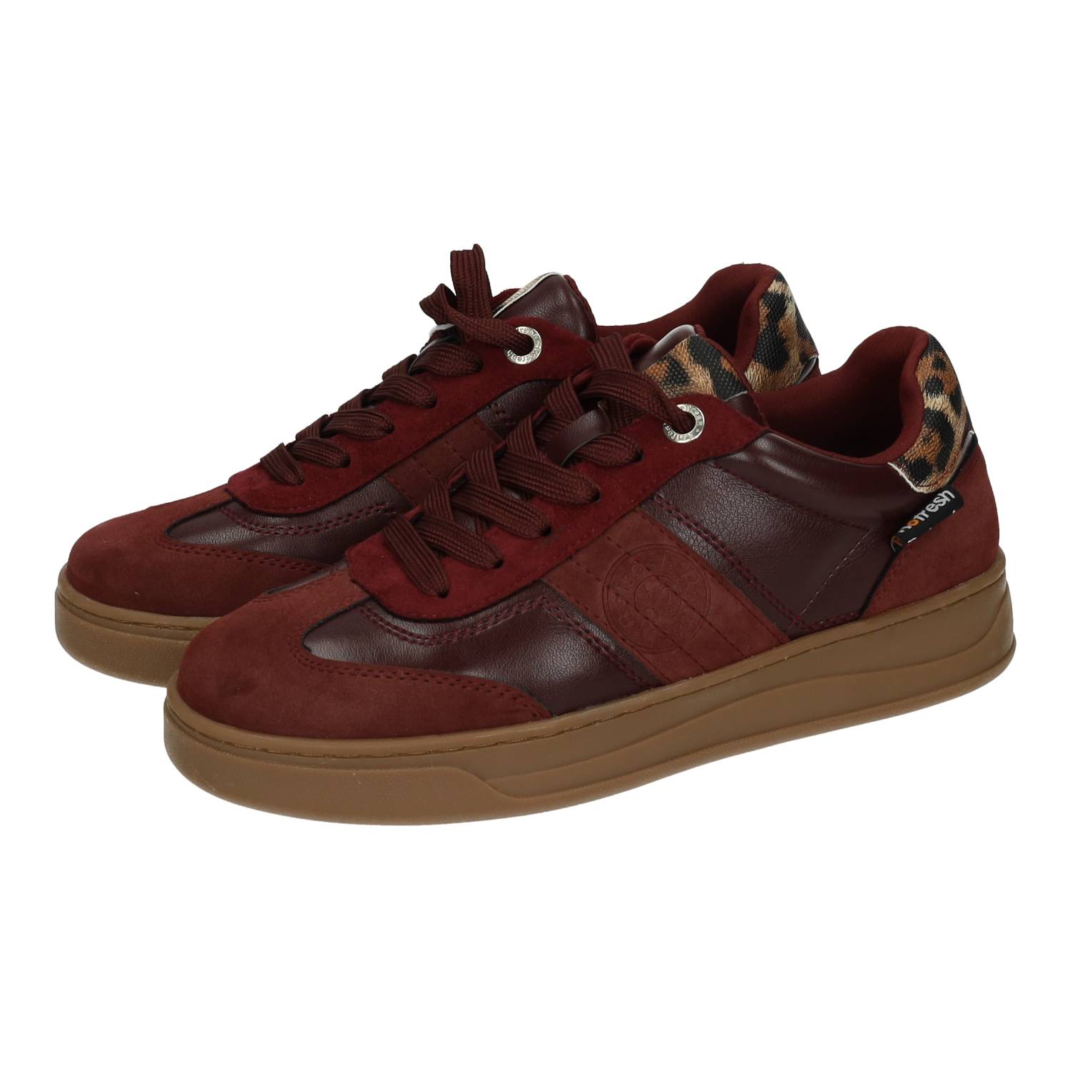 Zapatillas marca REFRESH para mujer en color burdeos. Zapatilla casual mujer REFRESH burdeos con suela gruesa y detalle en talón