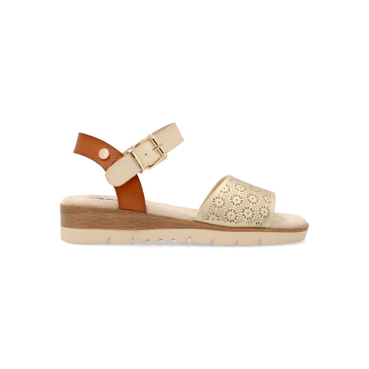 XTI - Sandalias veganas metalizadas para mujer con hebilla al tobillo, suela de goma y planta acolchada, cuña de 3,5 cm color oro