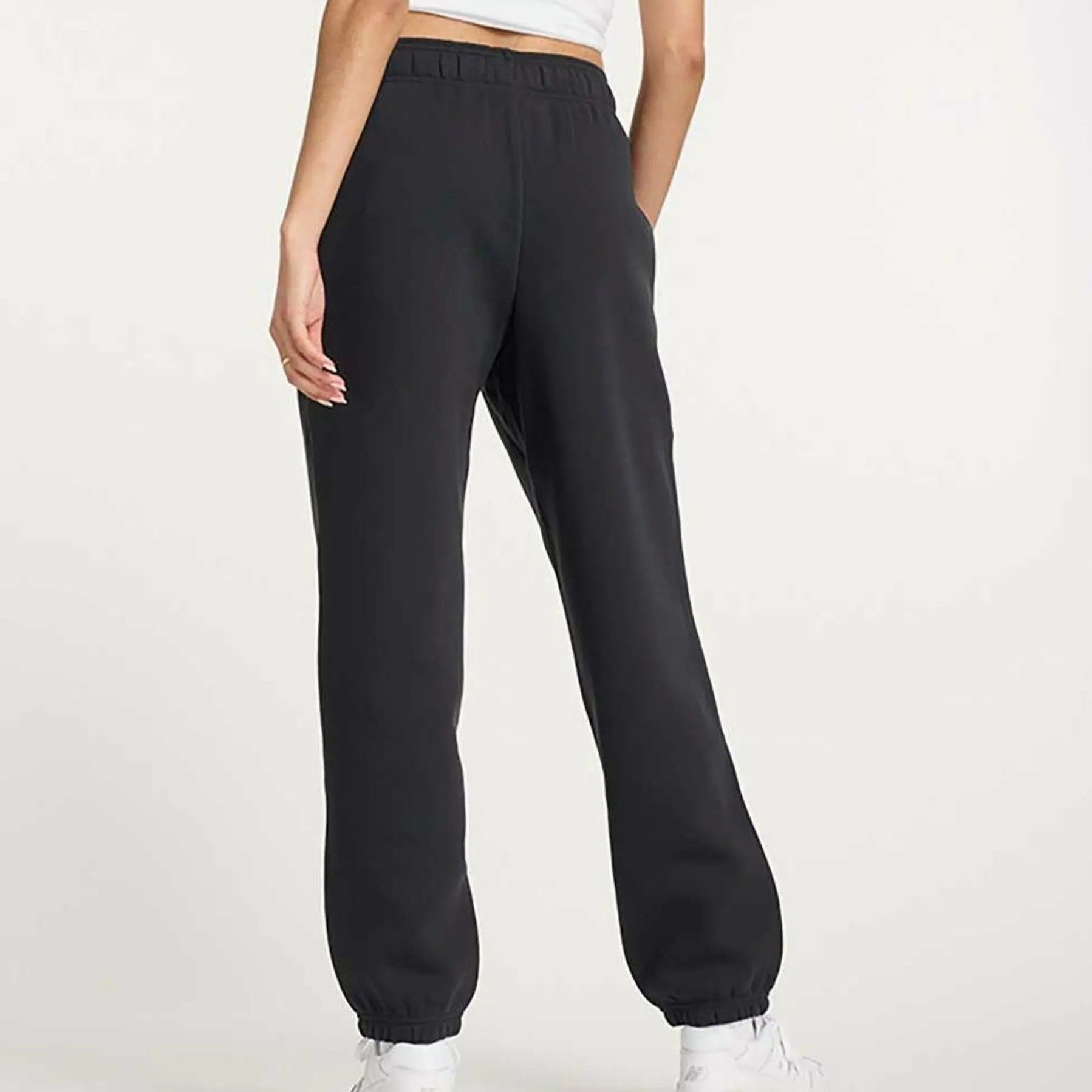 New Balance - Pantalones deportivos Sport Essentials para mujer de felpa francesa suave con corte activo, bolsillos prácticos y logotipo Flying NB bordado