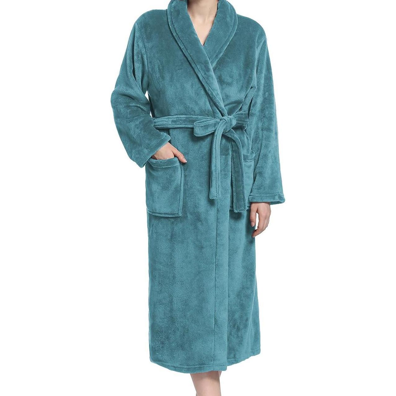Batas y pijamas suaves para mujer, que buscan una comodidad suave.
