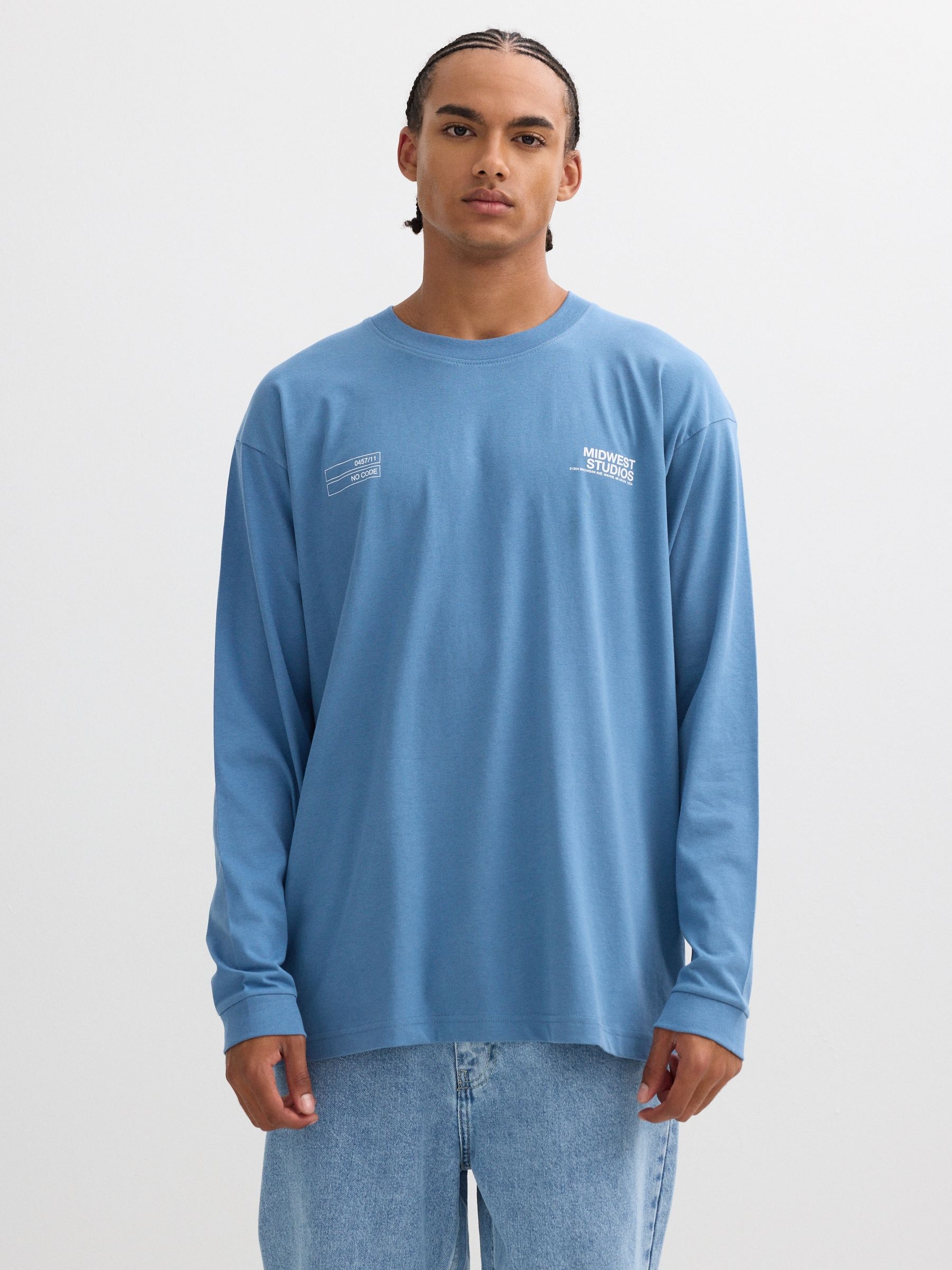 Camiseta oversized de algodón, manga larga, cuello redondo, diseño frontal y trasero, acabados en rib INSIDE