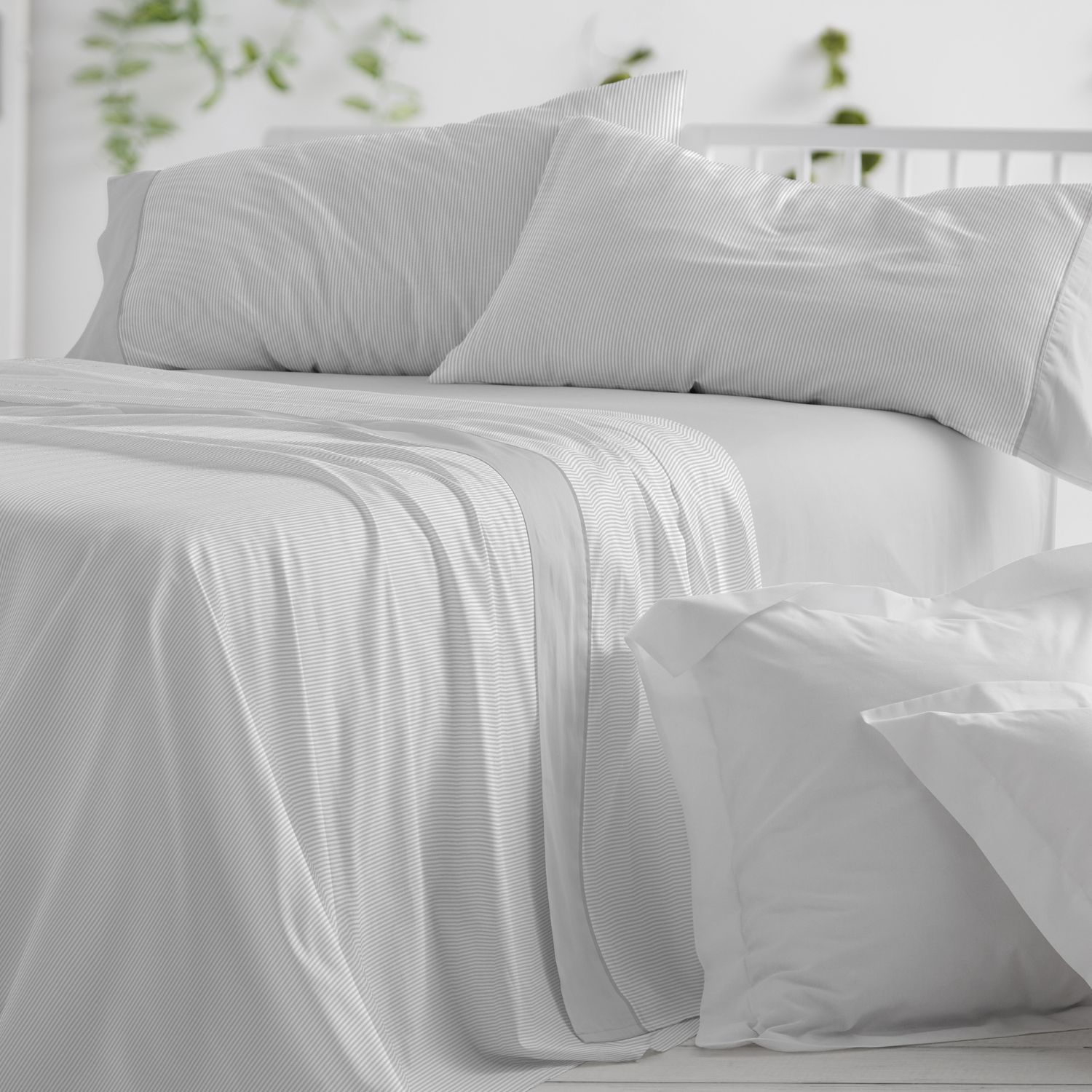 Juego sábanas Diseño 297. BURRITO BLANCO. Incluye sábana encimera, bajera y 1/2 fundas de almohadas. Estampado de rayitas.Disponible envarios colores. 50% Algodón - 50% Poliéster. Tamaños 80, 90, 105, 120, 135, 150, 160 y 180 cm