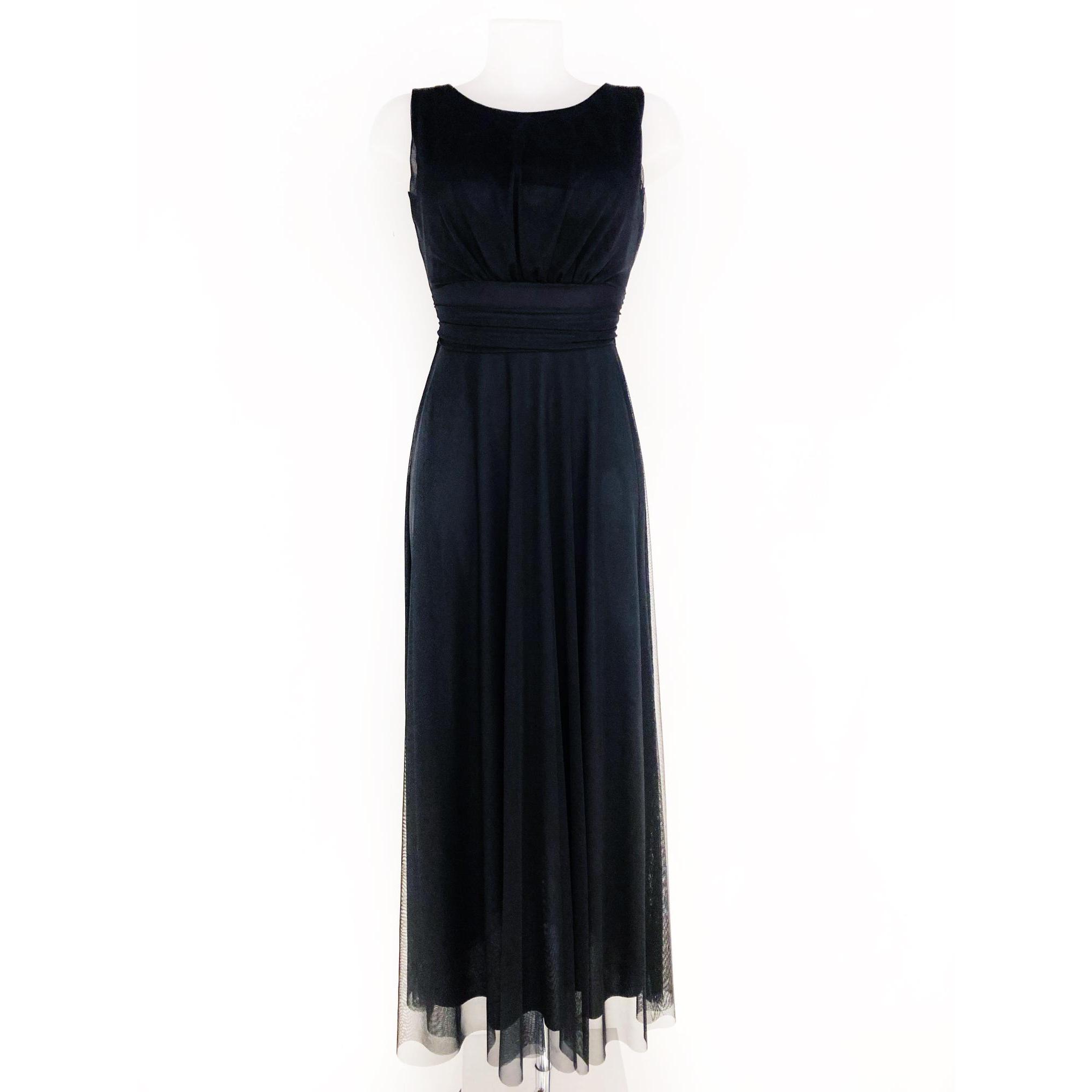 Vestido de tul con forro interior y escote redondo sin mangas. Con goma en la cintura y fruncido en la misma. Lazada trasera de gasa, relleno en el pecho. Amplia gama de colores