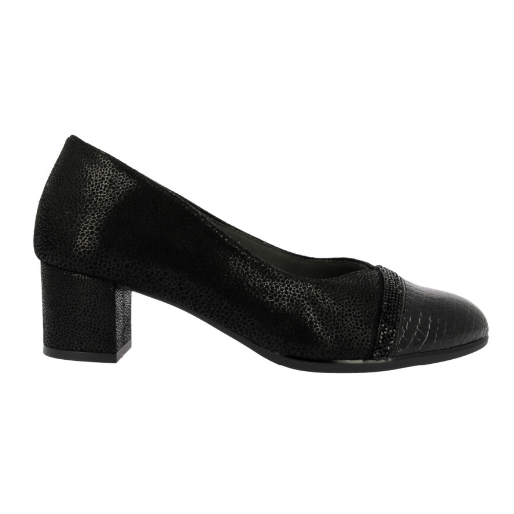 Shoes Anchos Y Confortables marca Doctor Cutillas para mujer en color negro