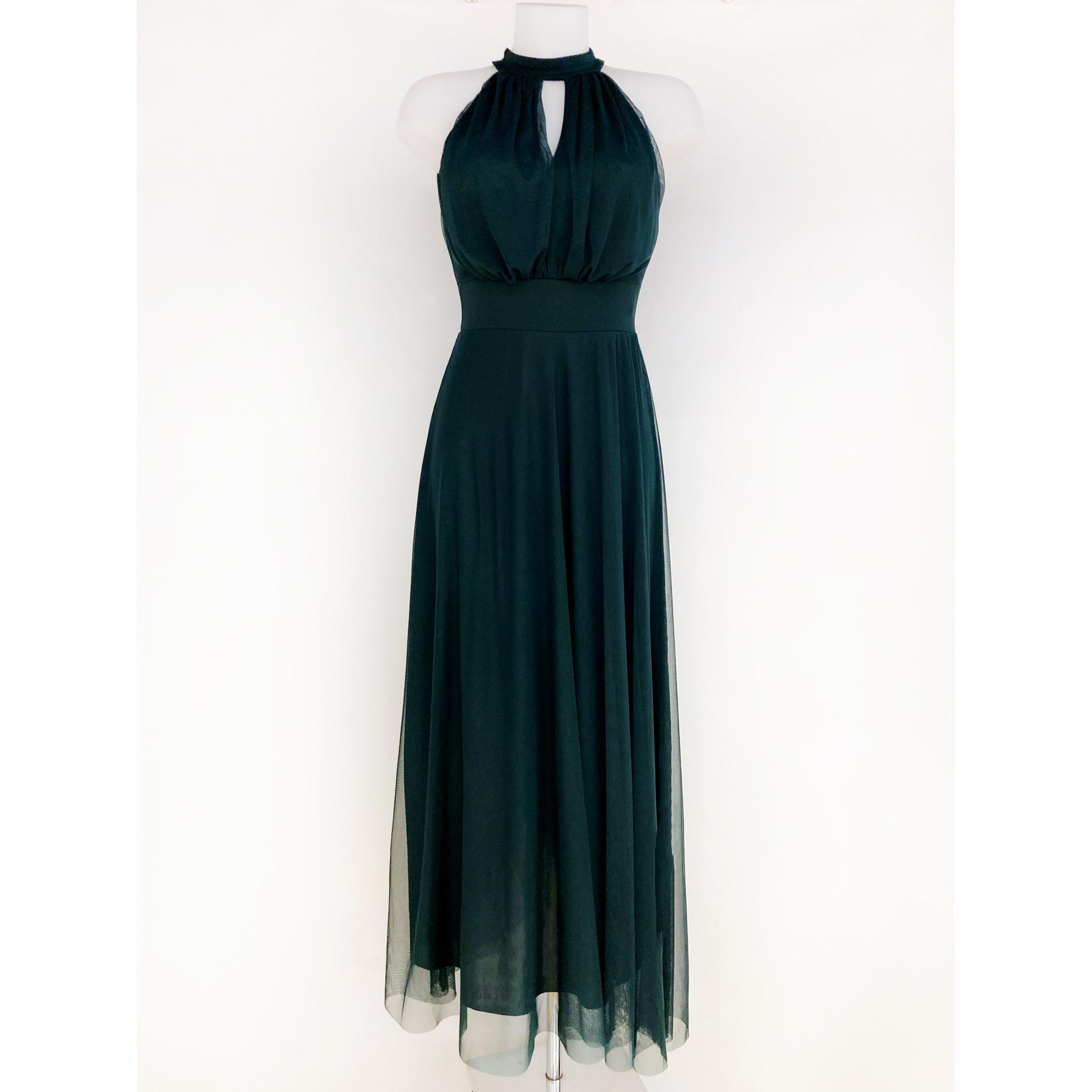 Vestido largo de tul con forro interior y cuello halter. Con goma en la cintura y lazada trasera de gasa, relleno en el pecho.