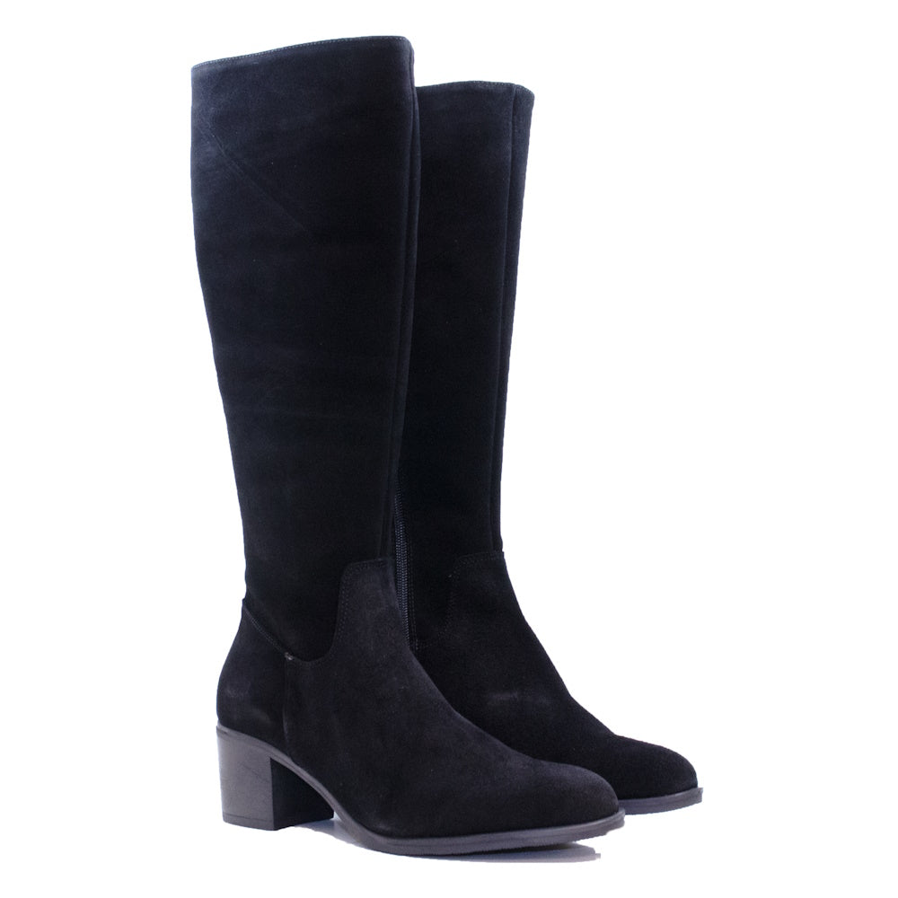 Bota alta mujer Elodie Sia serraje negro, tacón bajo 35mm, caña 37cm, estilo y confort, fabricación española artesanal, suela goma
