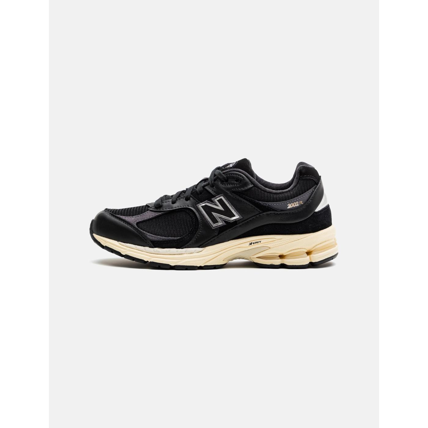 Zapatillas New Balance 2002 Negra - Diseño Metálico - Cómodas y Fáciles de Combinar