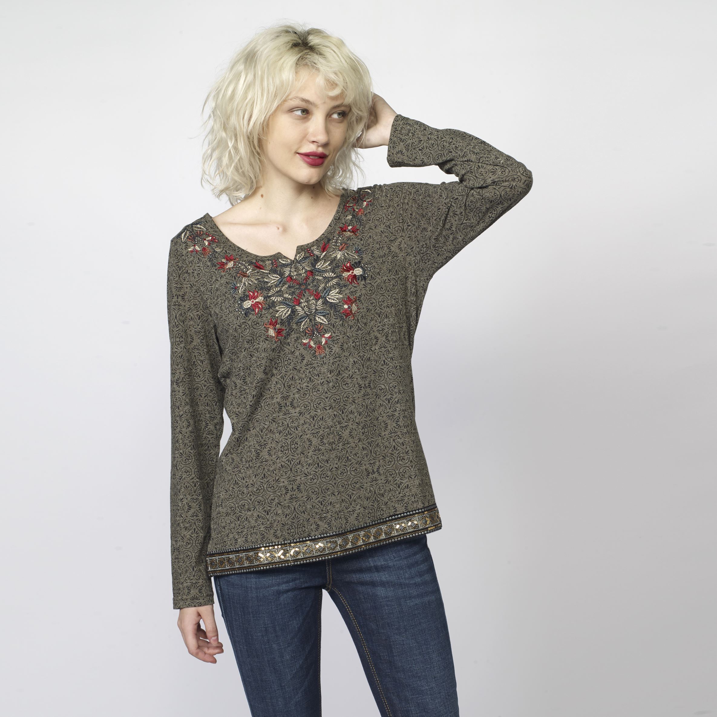 Koroshi - Camiseta manga larga para mujer de viscosa fluida con bordado floral a contraste y detalles en lurex, estilo étnico boho urbano