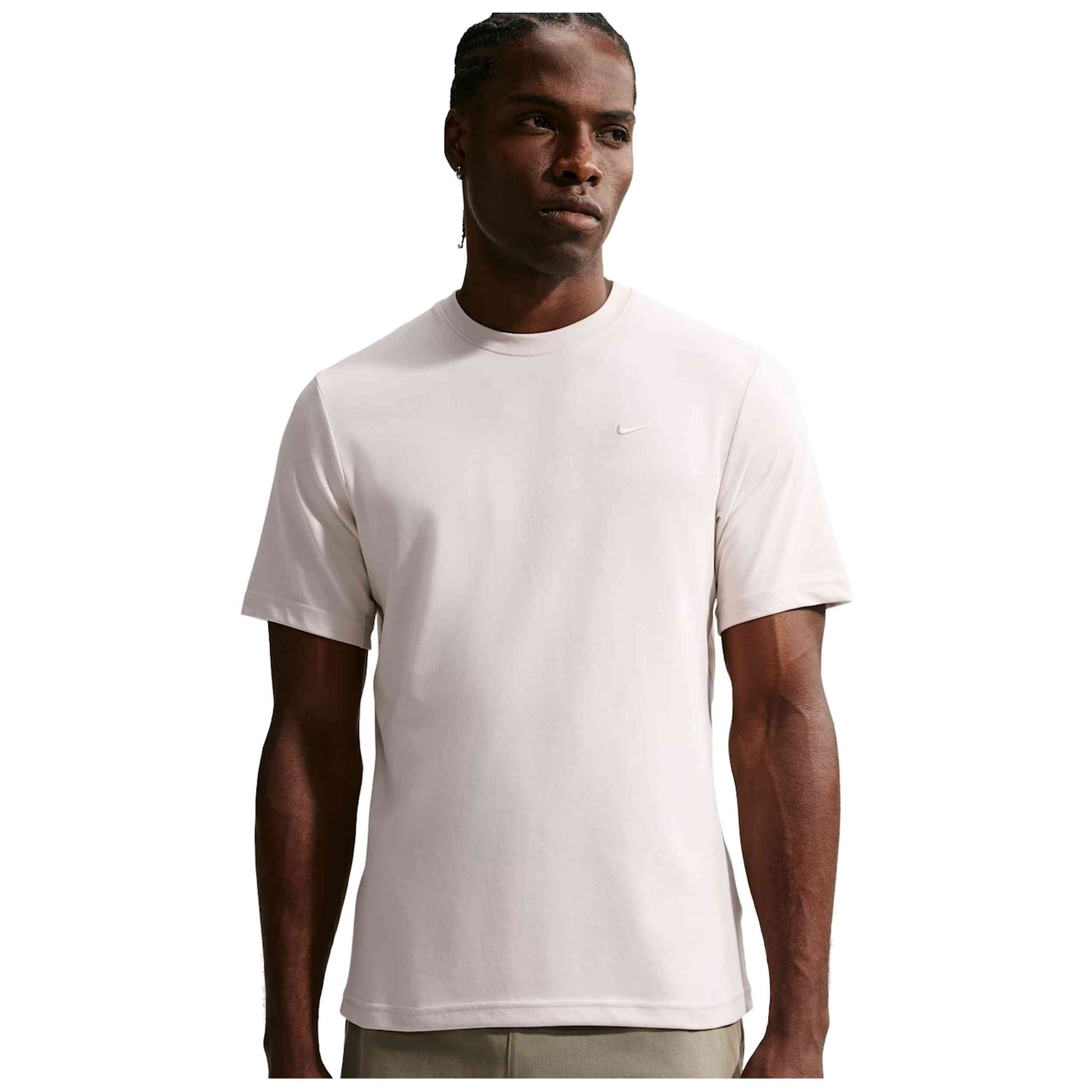 Camiseta Nike Primary Dryfit Vers Nike en color Beige
