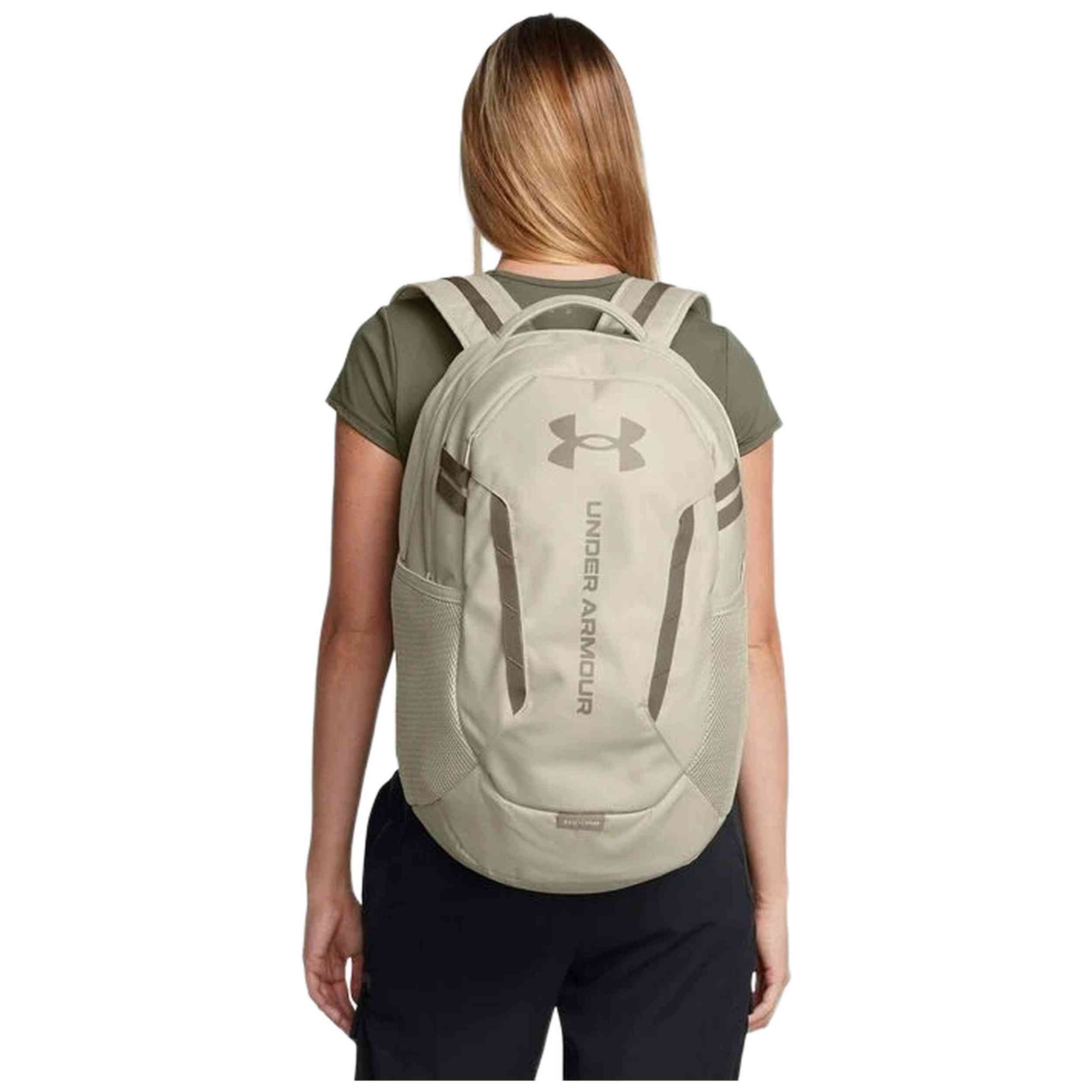 Bolso Under Armour modelo Ua Hustle 6.0 Backpack en color Beig