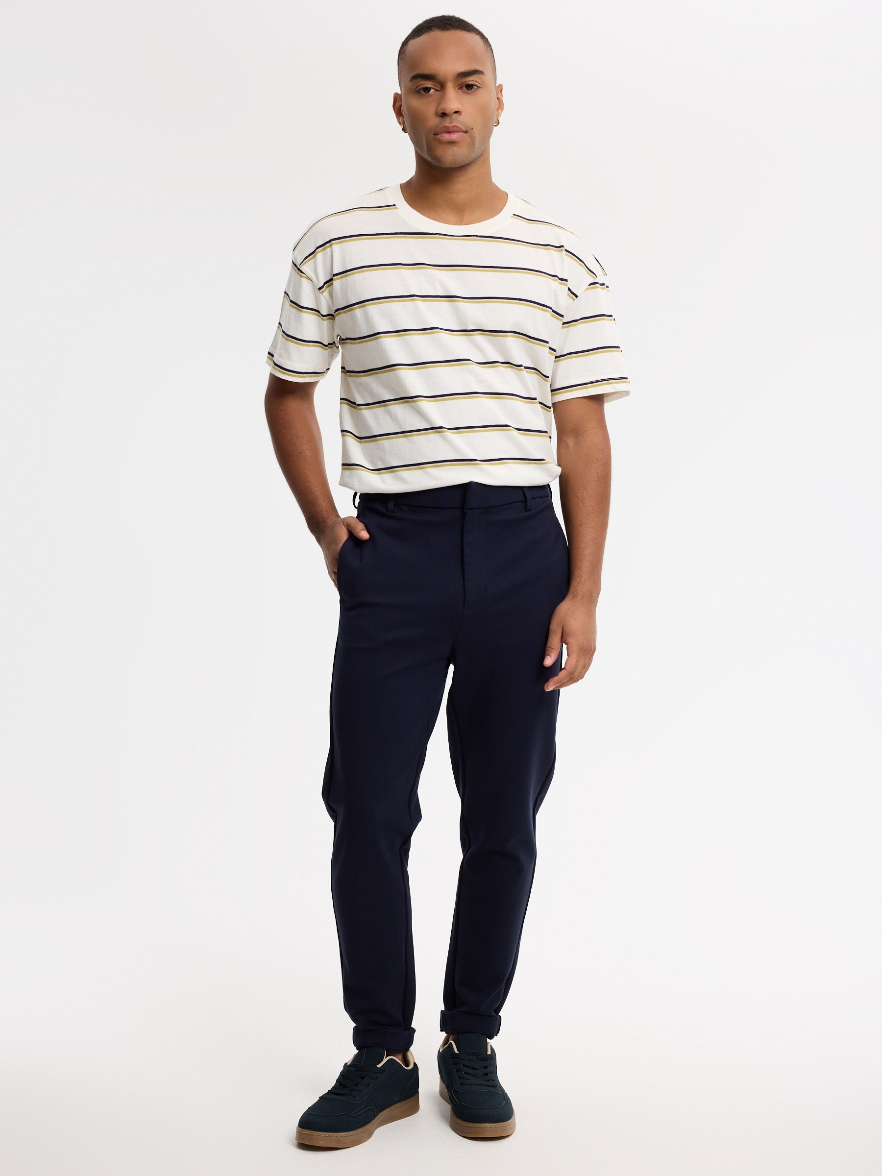 Pantalón chino de tiro alto, slim fit y pinzas, en poliéster con pernera ligeramente ajustada muy cómodo INSIDE