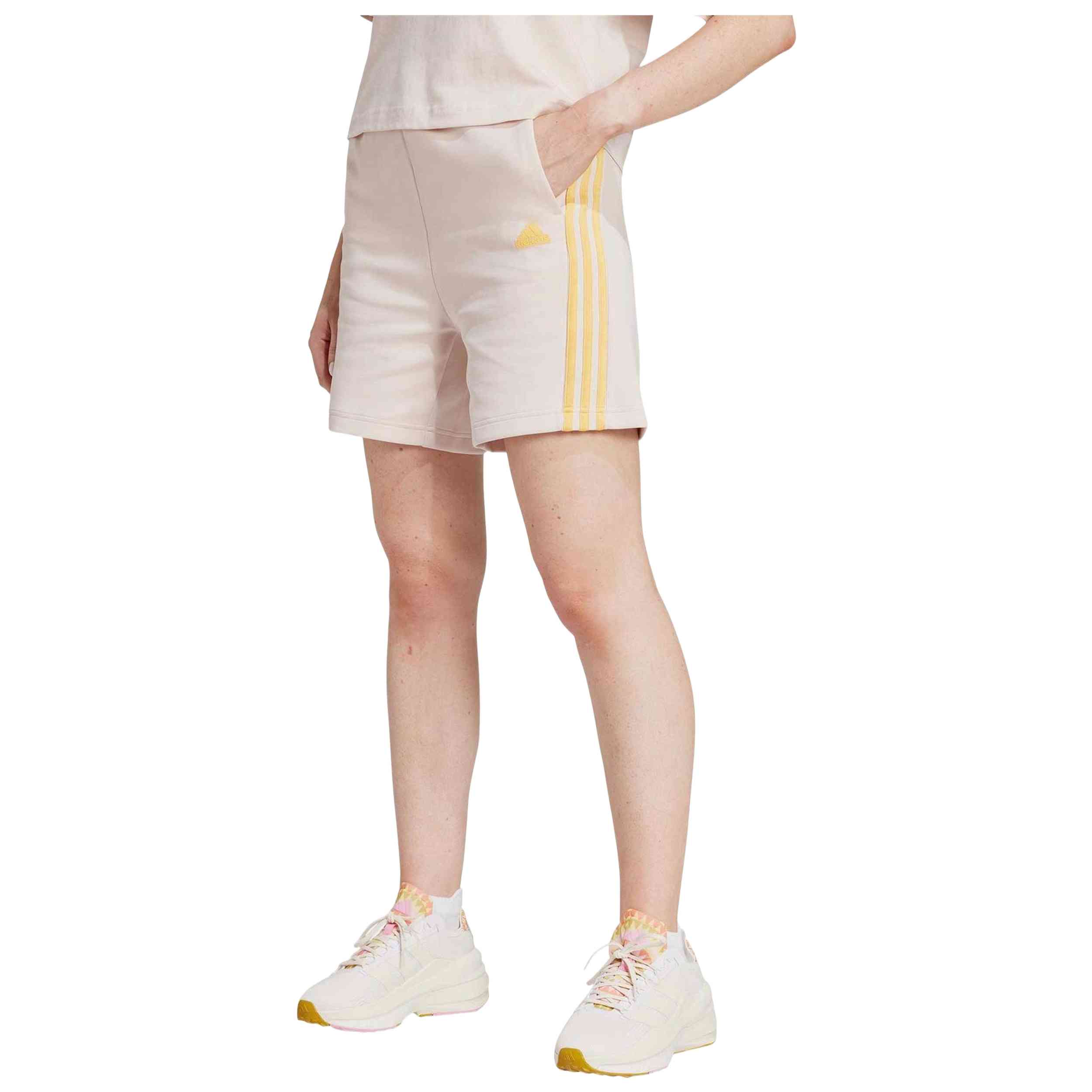Pantalon Corto Adidas modelo IS3675 para Mujer en color Beige