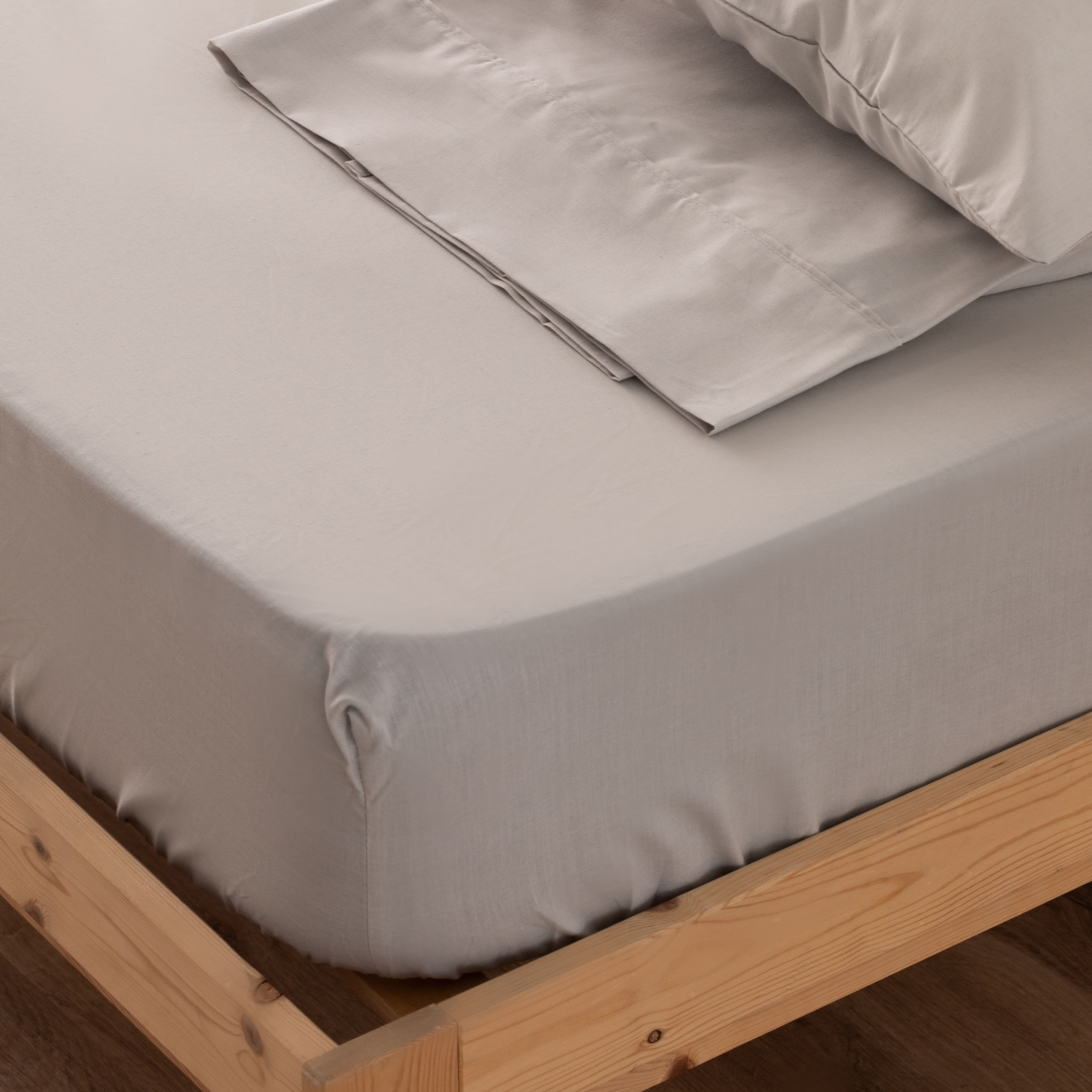 Donegal Collections - Sábana Bajera Lisa Design Despiece Ajustable - Calidad Poly Cotton, 144 hilos - Disponible para cama de 90cm, 105cm, 135cm, 150cm, 160cm, 180cm y 200cm