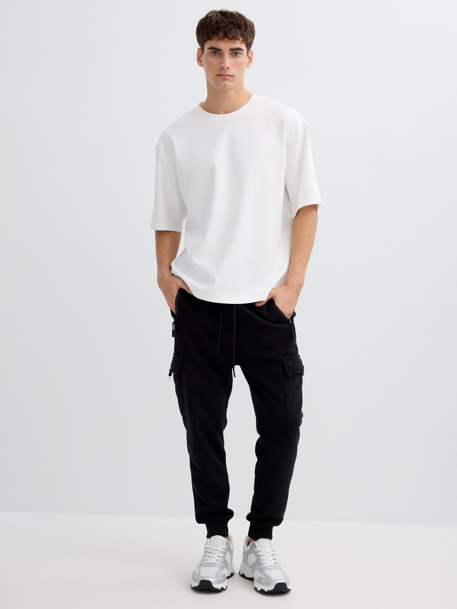 Pantalón jogger liso de felpa, 5 bolsillos, cintura elástica ajustable, acabados en goma elástica INSIDE