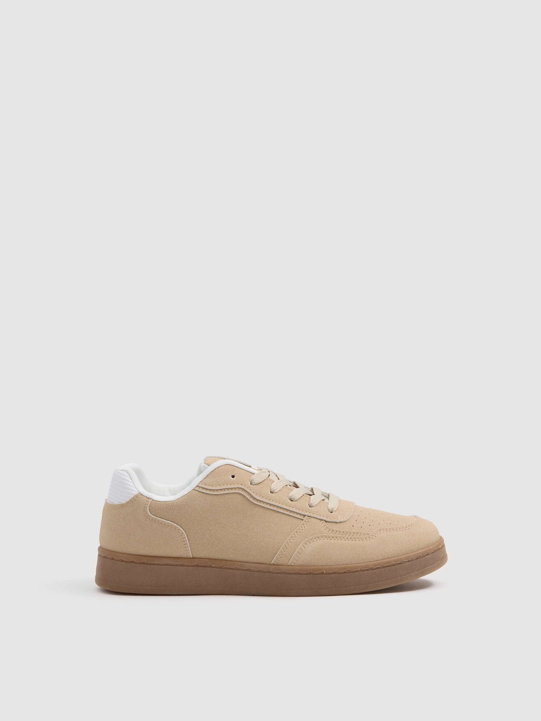 Zapatillas bajas de efecto piel, con cordones, puntera redondeada y perforados frontales, muy versátiles INSIDE